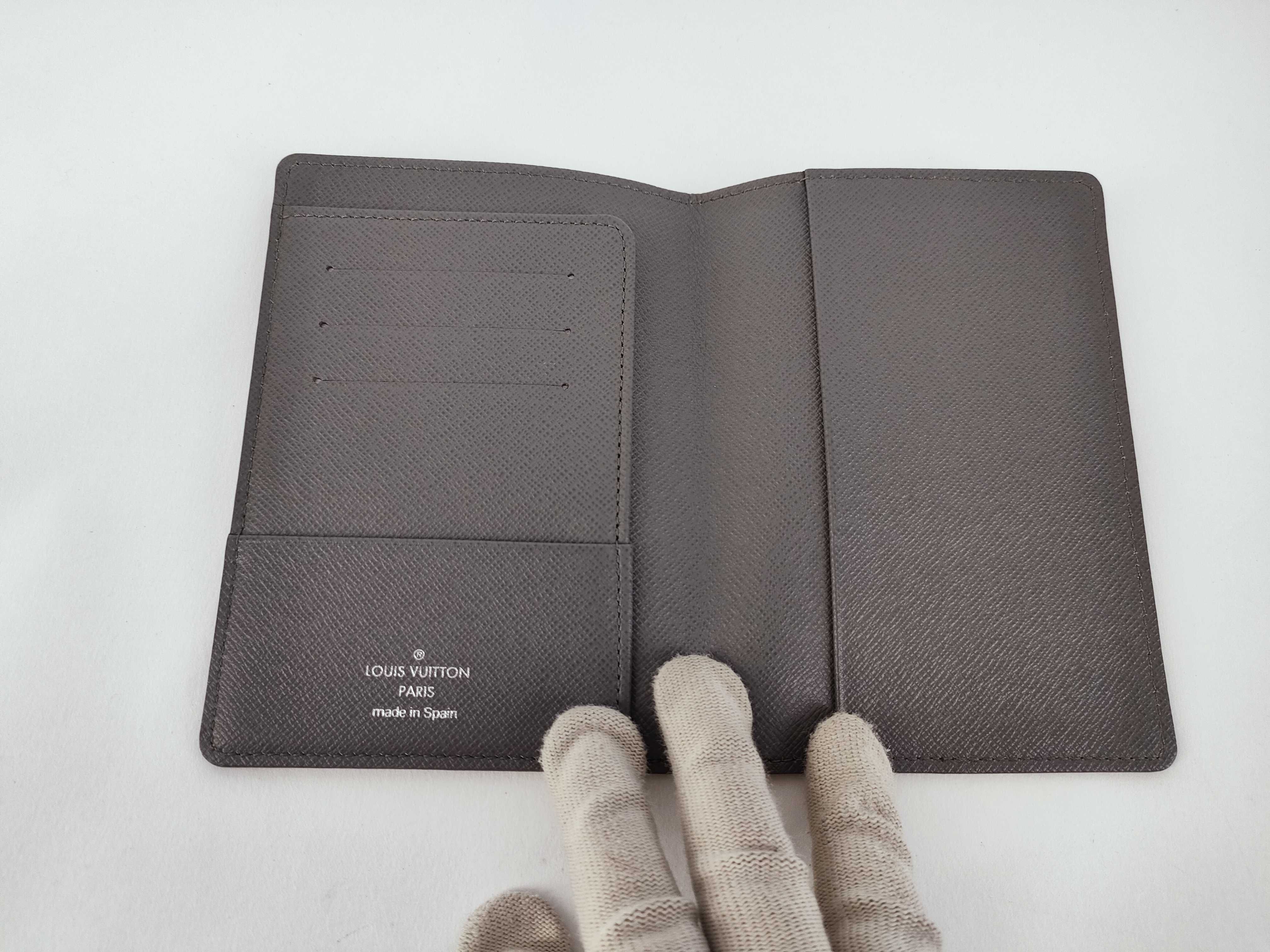 Taiga Passport Case, Taiga Card Case — view 8