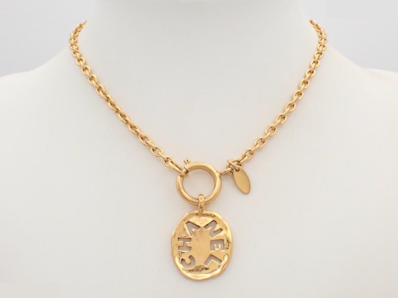 logo necklace, chain approximately 40cm — view 3