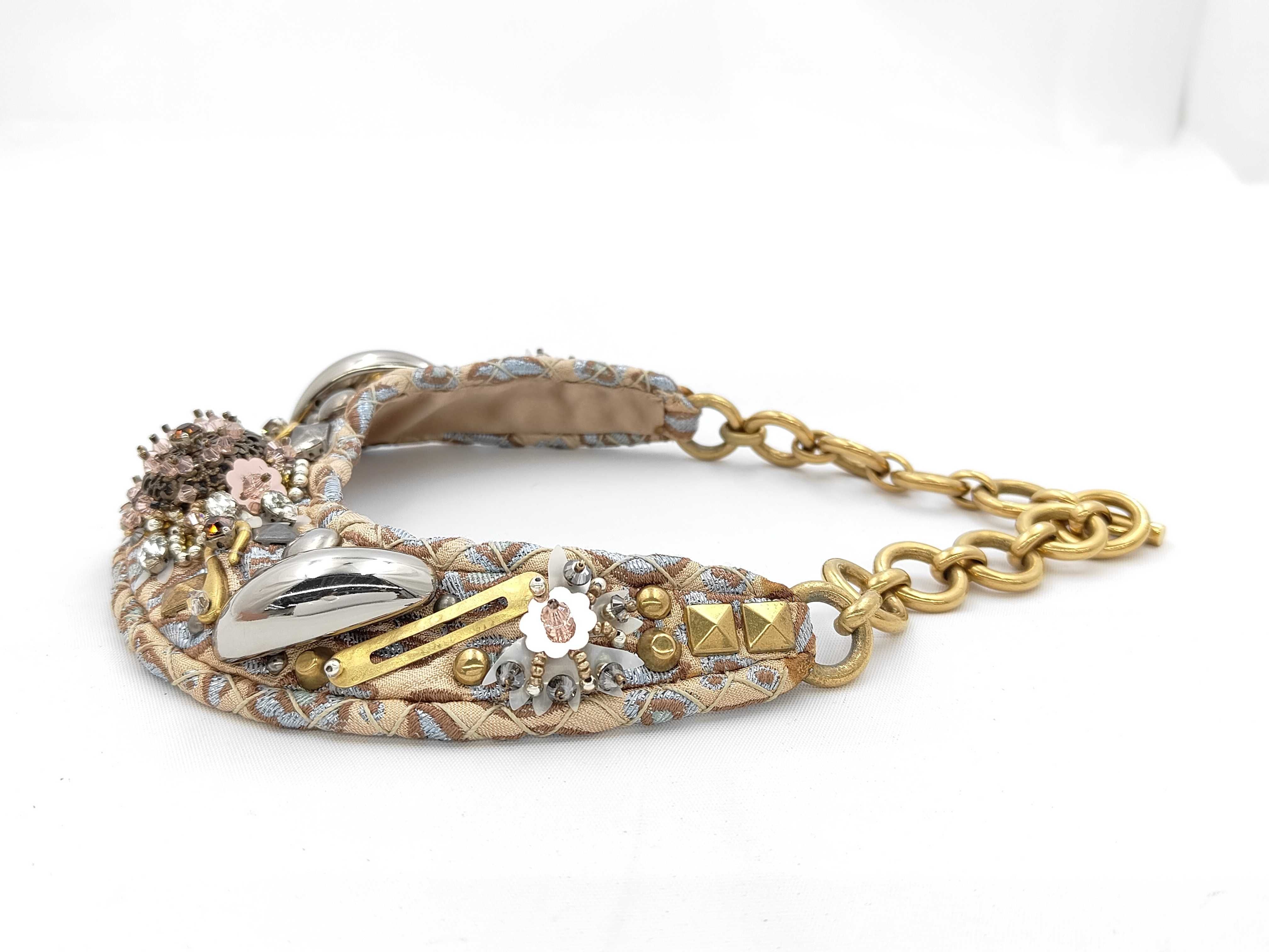 choker necklace with box — view 3