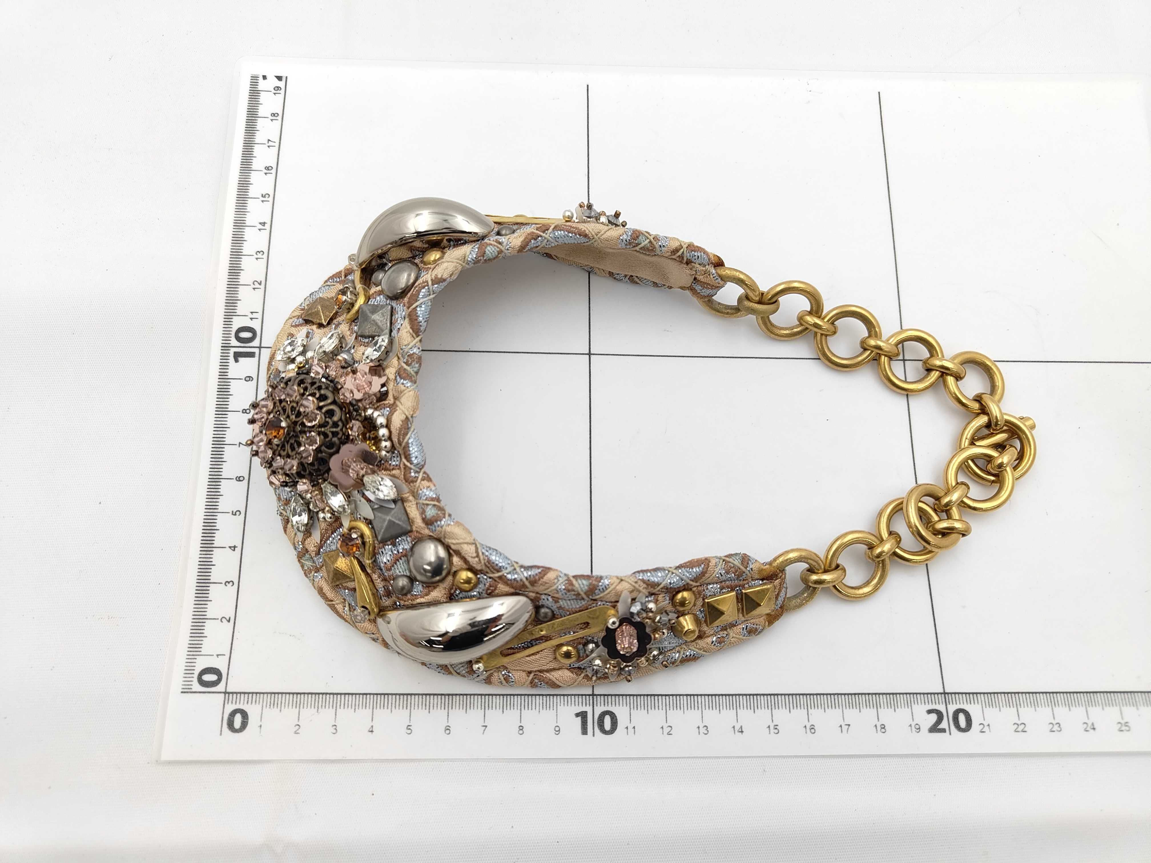 choker necklace with box — view 7