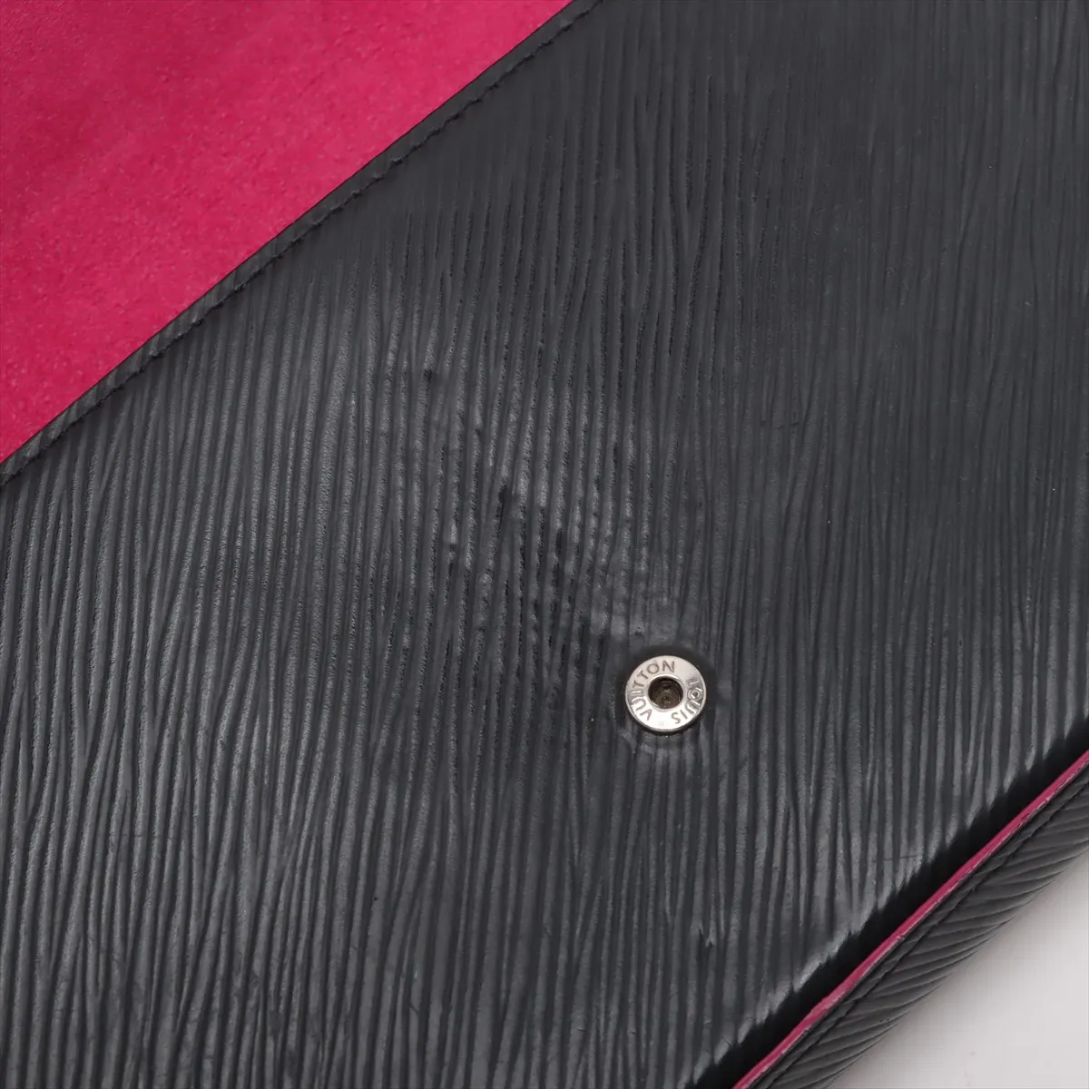 Epi Pochette Félicie M64579 TJ1158 Black x Pink — view 11
