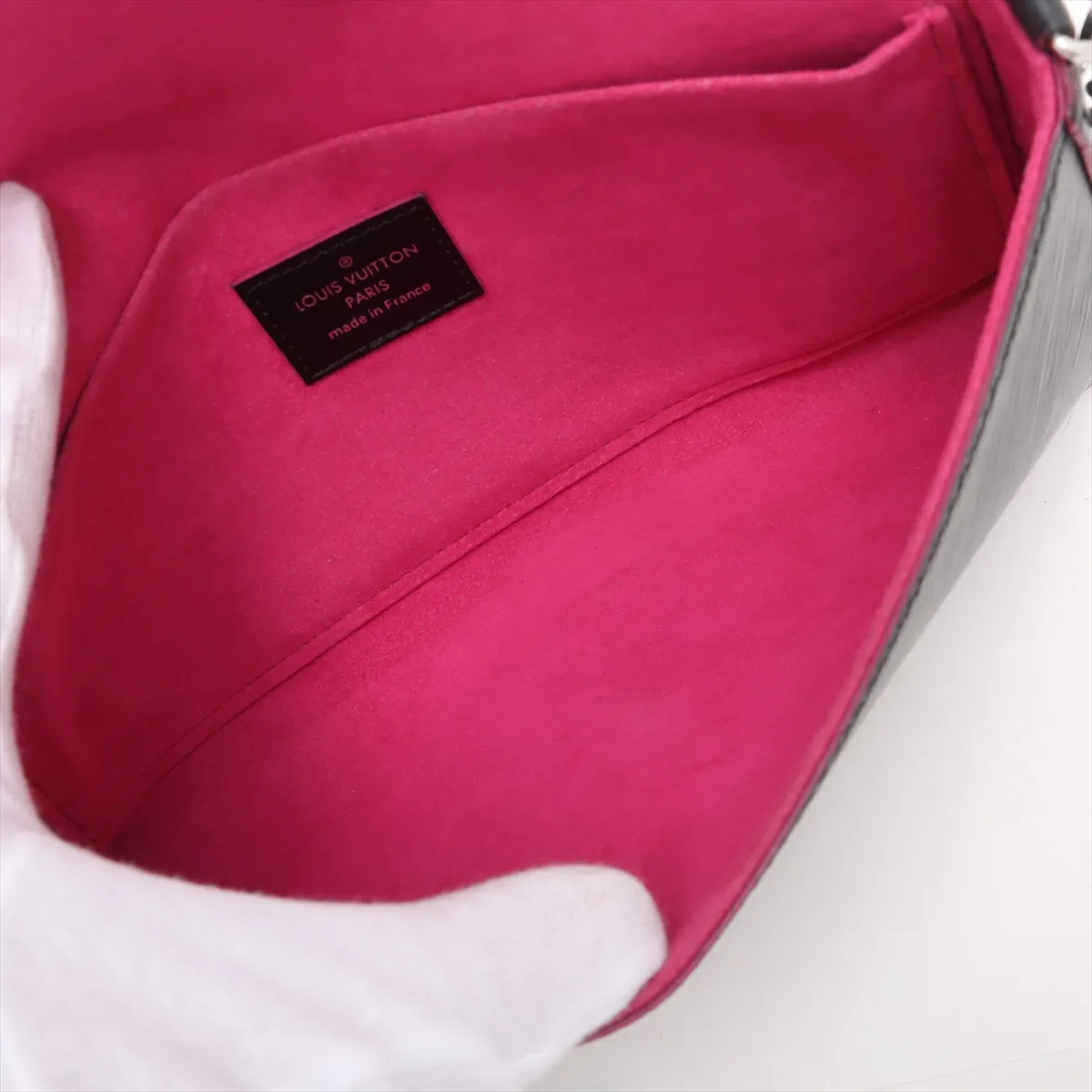 Epi Pochette Félicie M64579 TJ1158 Black x Pink — view 6