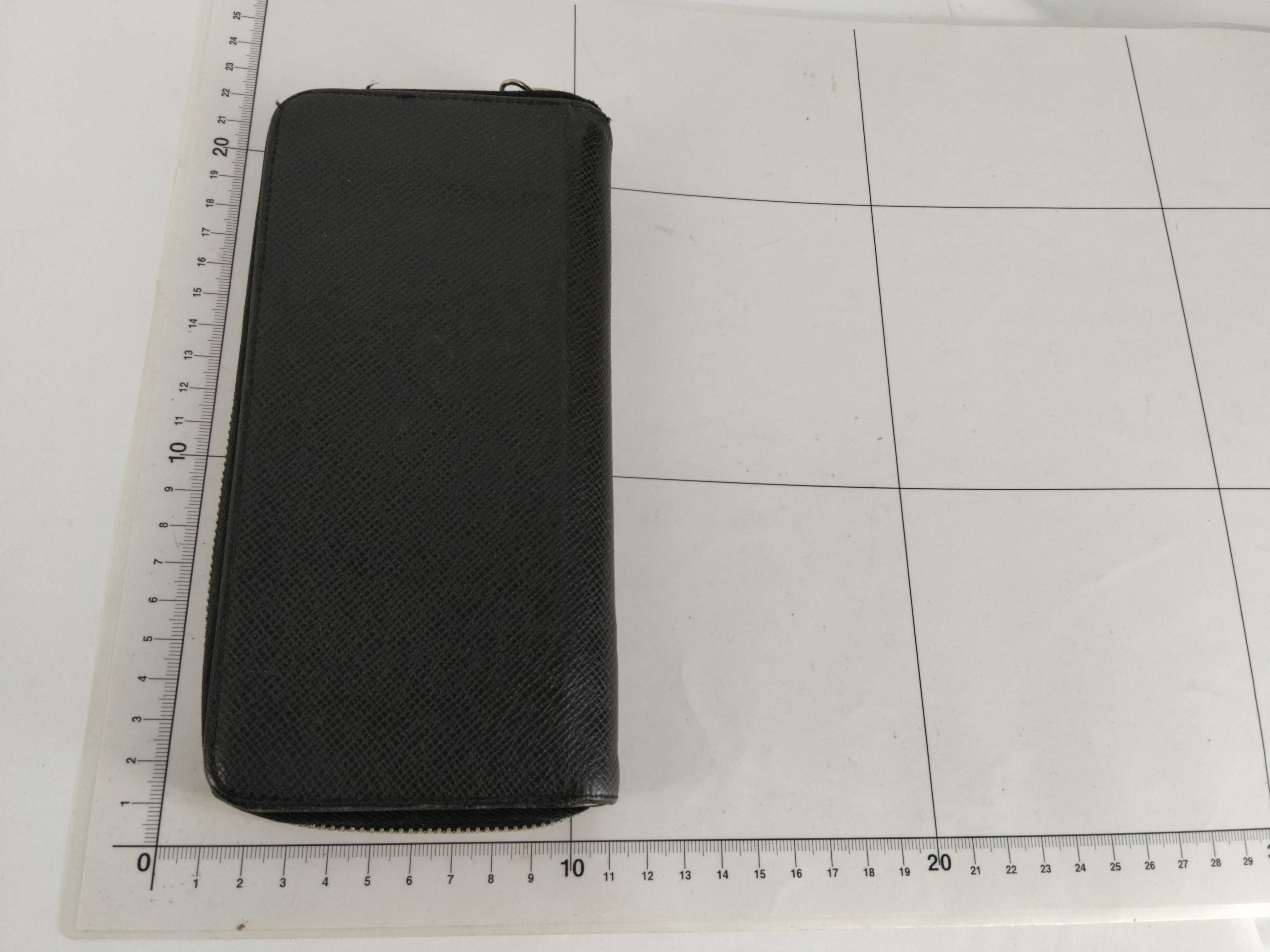 Taiga Visit Vertical Taiga Wallet — view 2