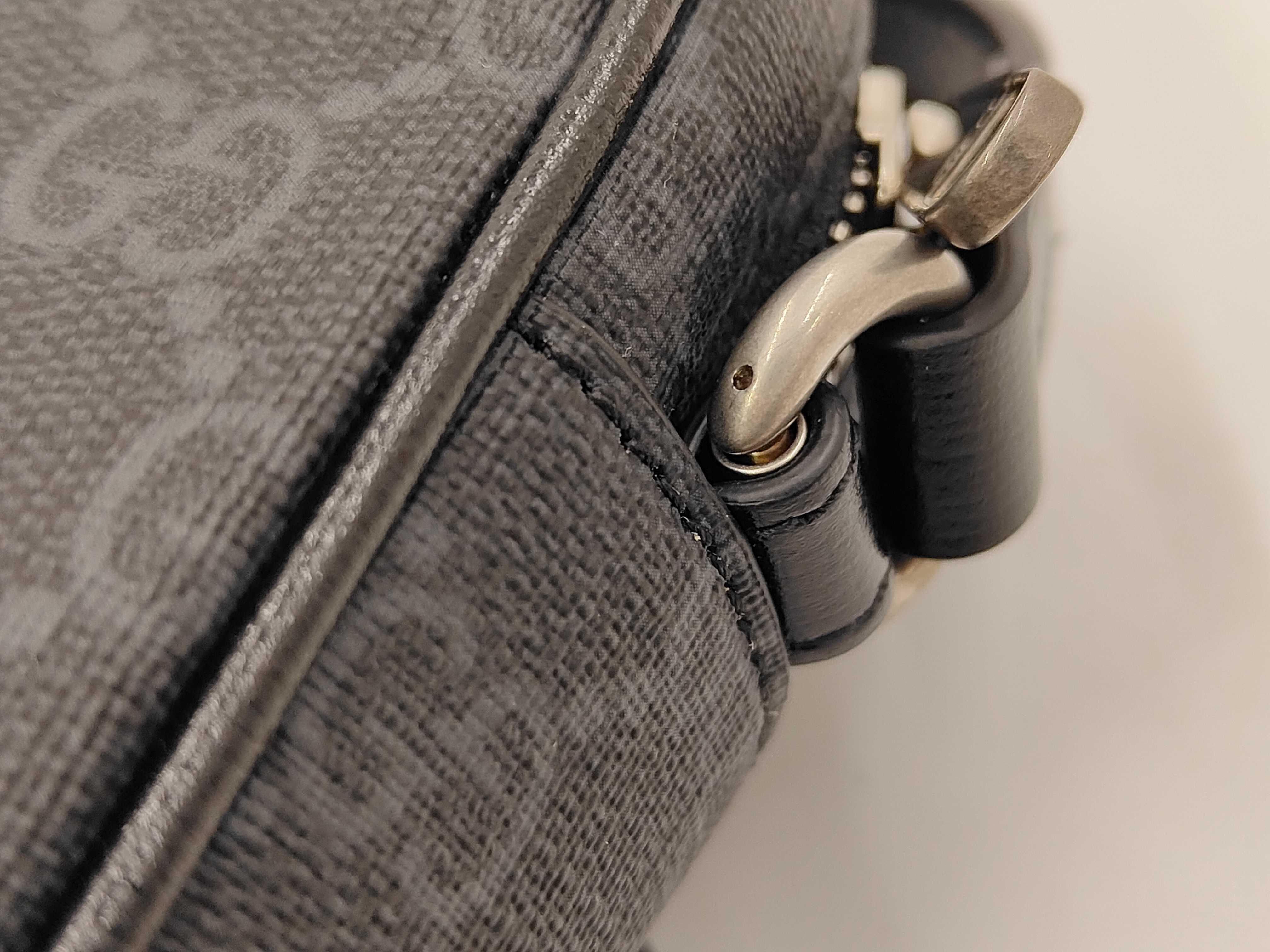 GG Canvas Shoulder Bag — view 3