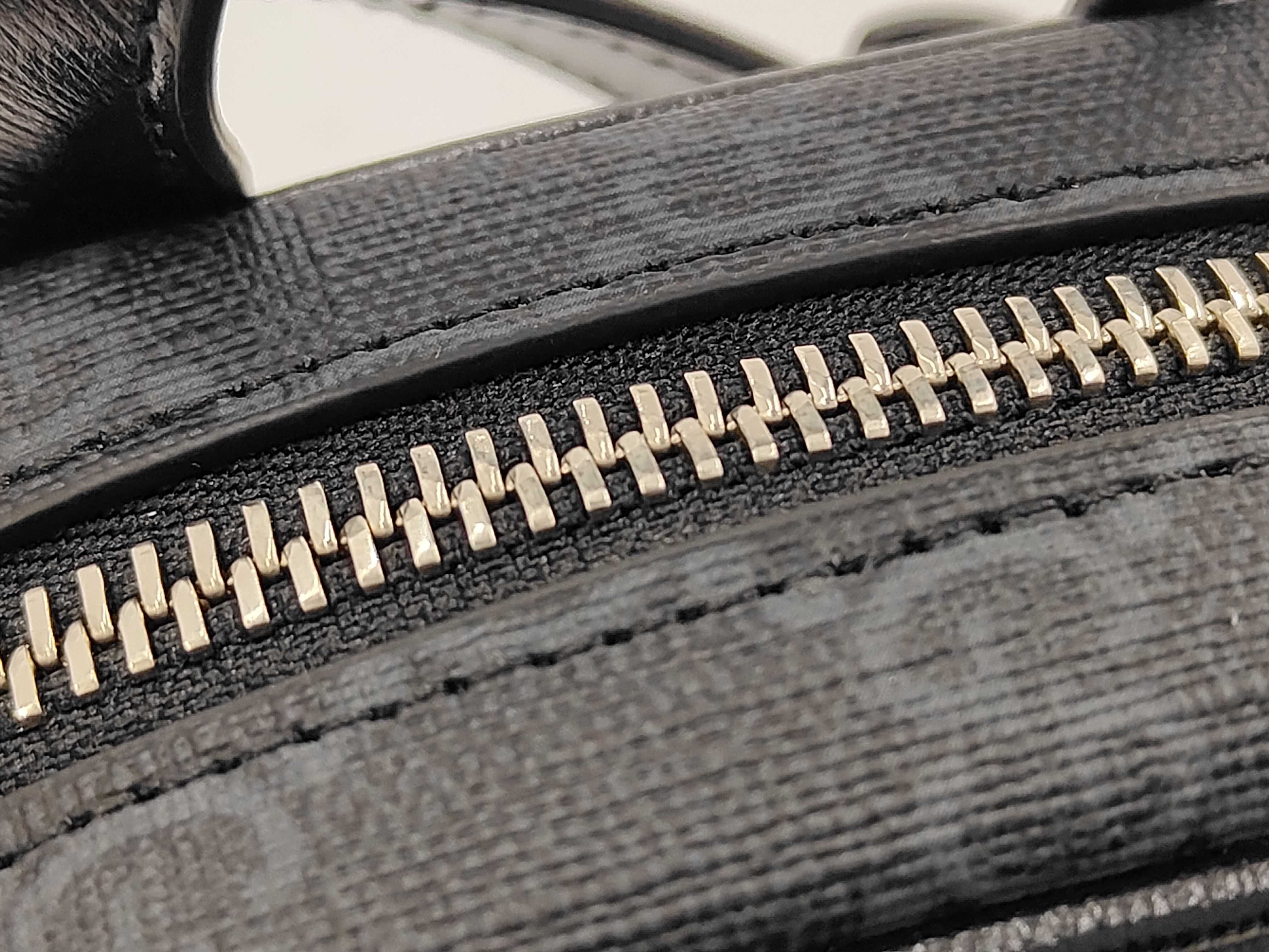 GG Canvas Shoulder Bag — view 7