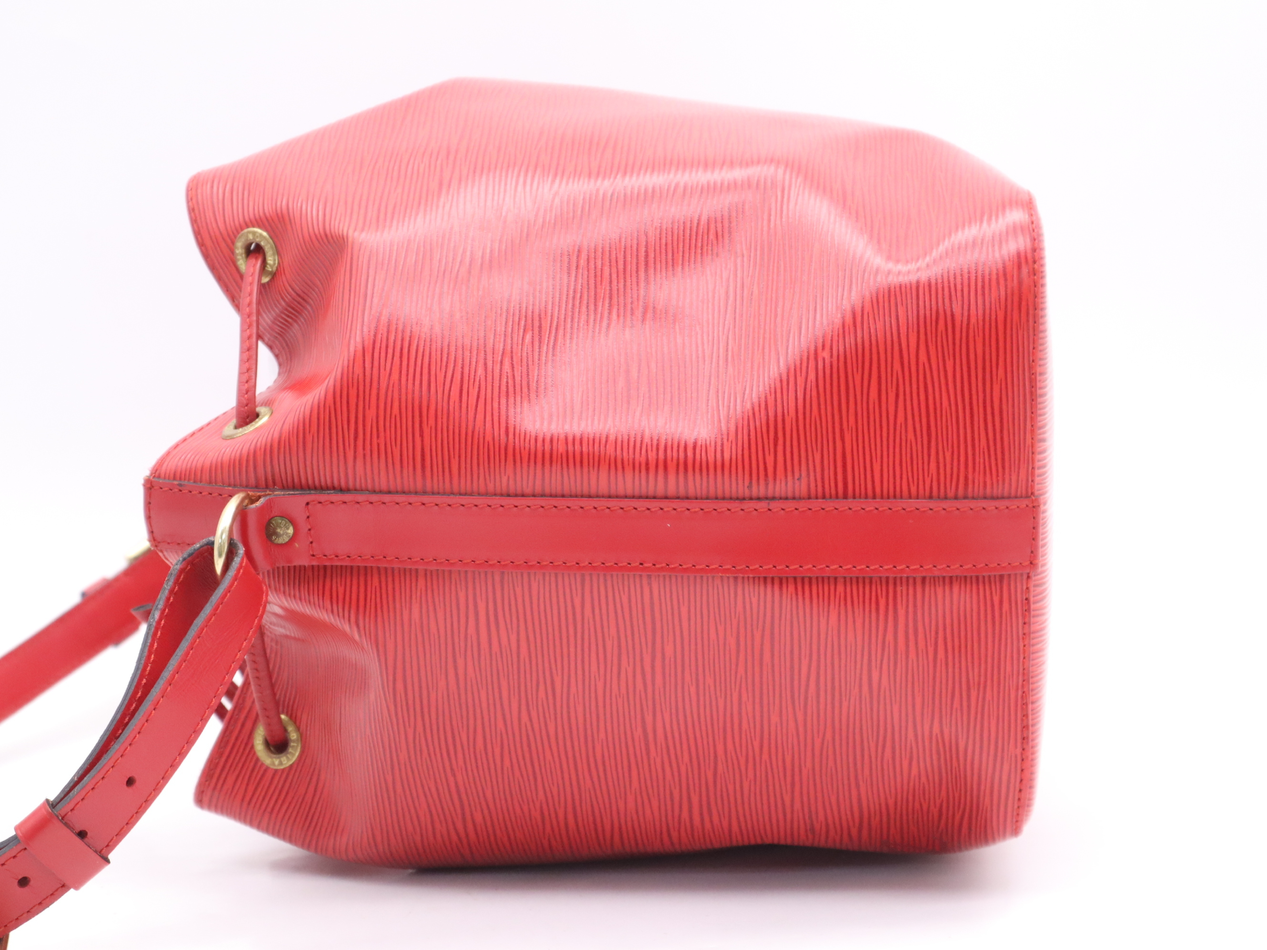 M44107 Epi Petit Noe Castilian Red Shoulder Bag — view 3
