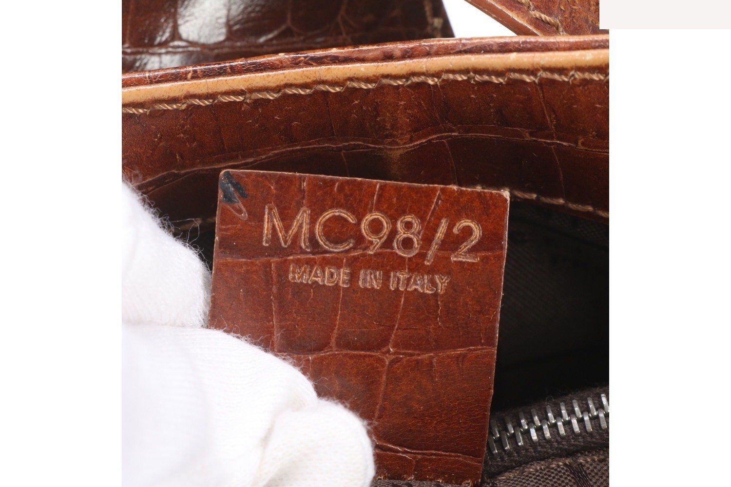 Crocodile embossed leather shoulder bag, one-shoulder bag. — view 9