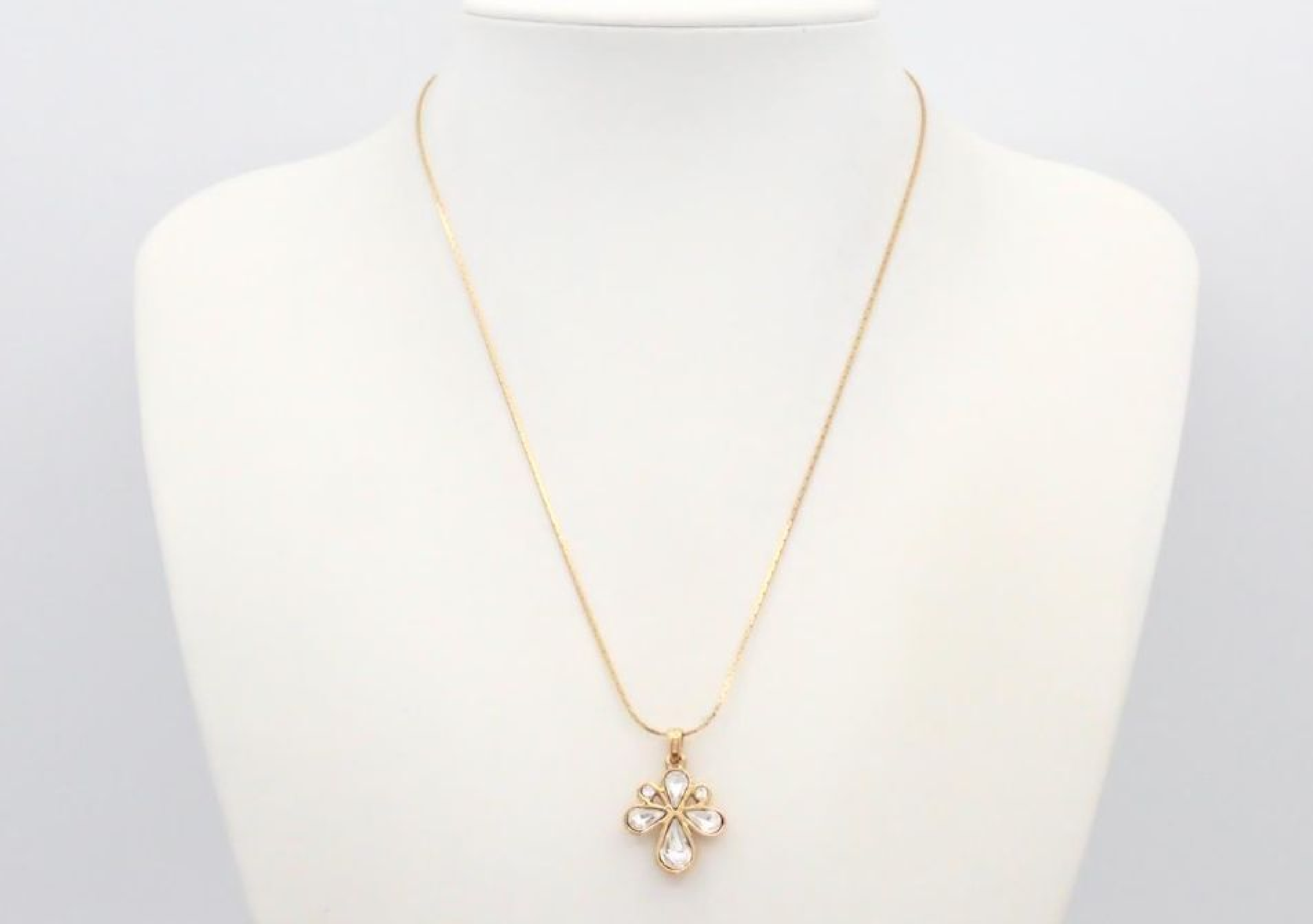 pendant necklace with approximately 45cm chain. — view 2