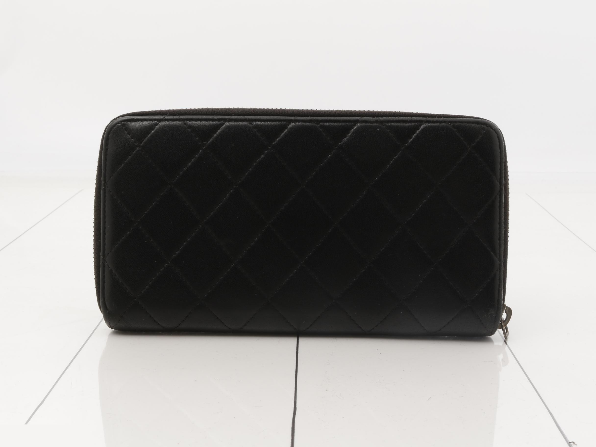 Matelassé (bags) and wallets — view 2