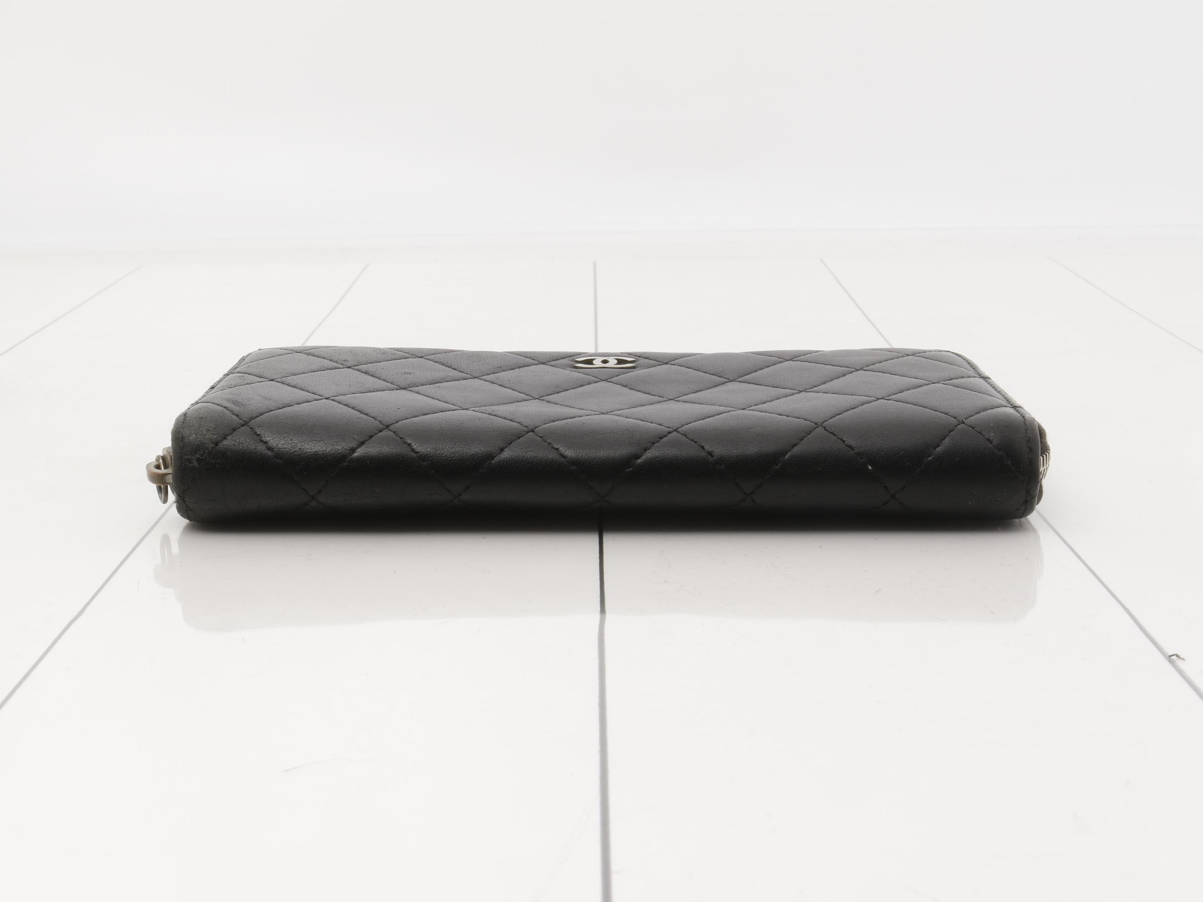 Matelassé (bags) and wallets — view 3
