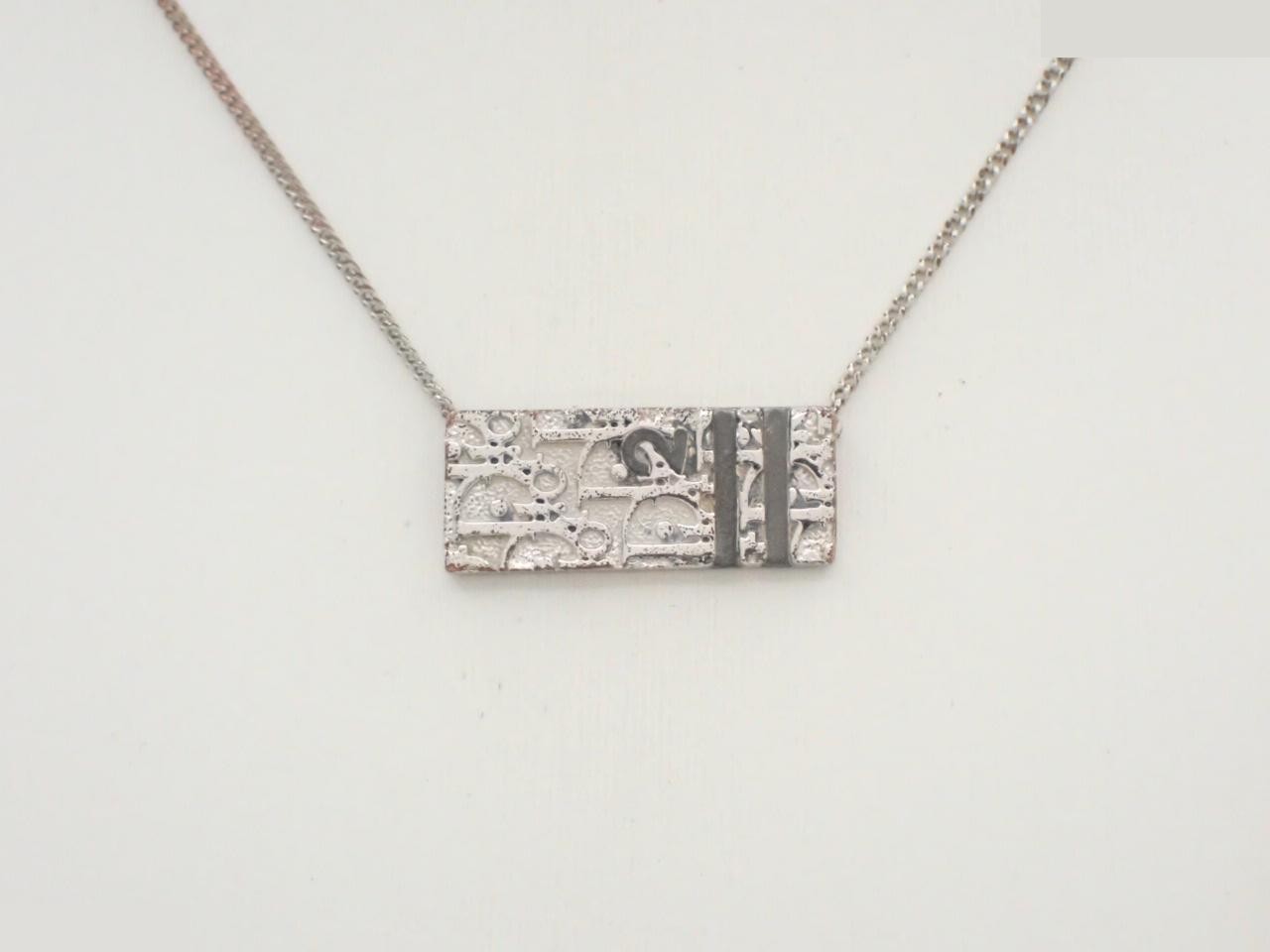 pendant, chain approximately 46 cm