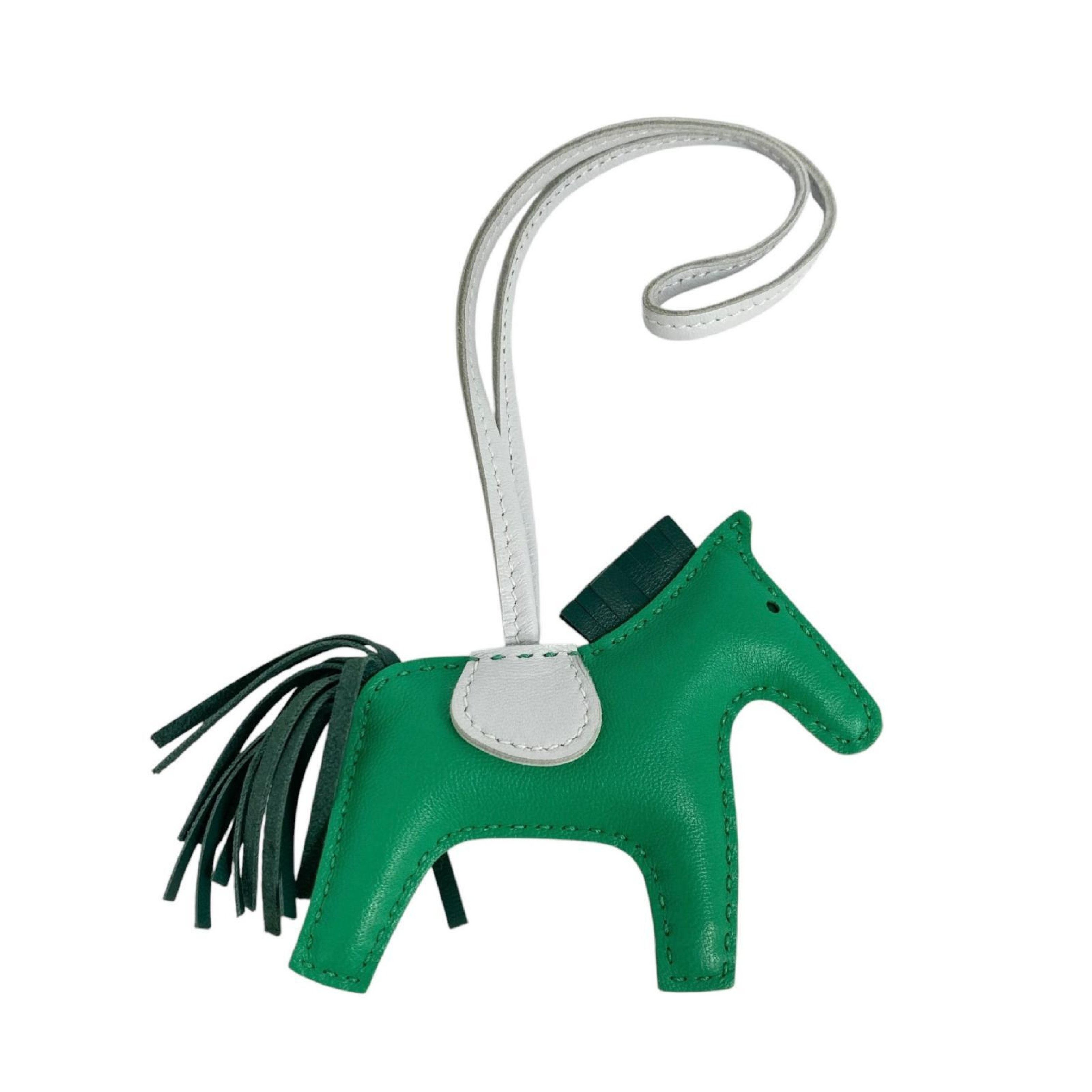 【*Shipped from: Hong Kong*】HERMES ( ) Green Lambskin Rodeo PM Stamp Z Charm — view 2