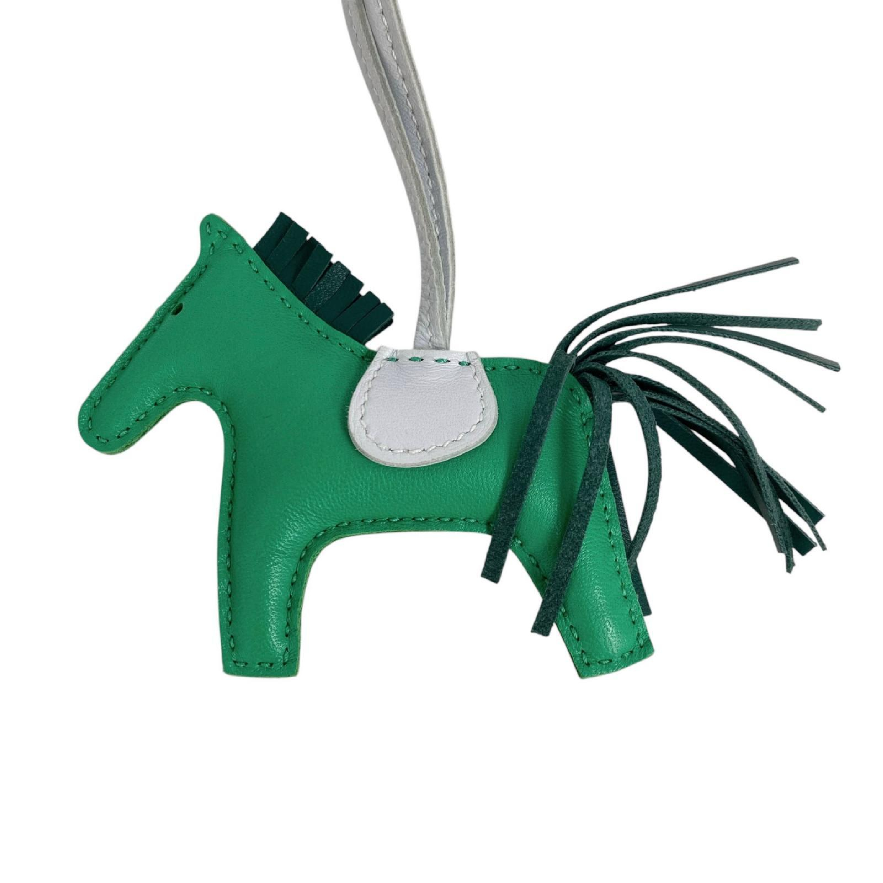 【*Shipped from: Hong Kong*】HERMES ( ) Green Lambskin Rodeo PM Stamp Z Charm — view 3