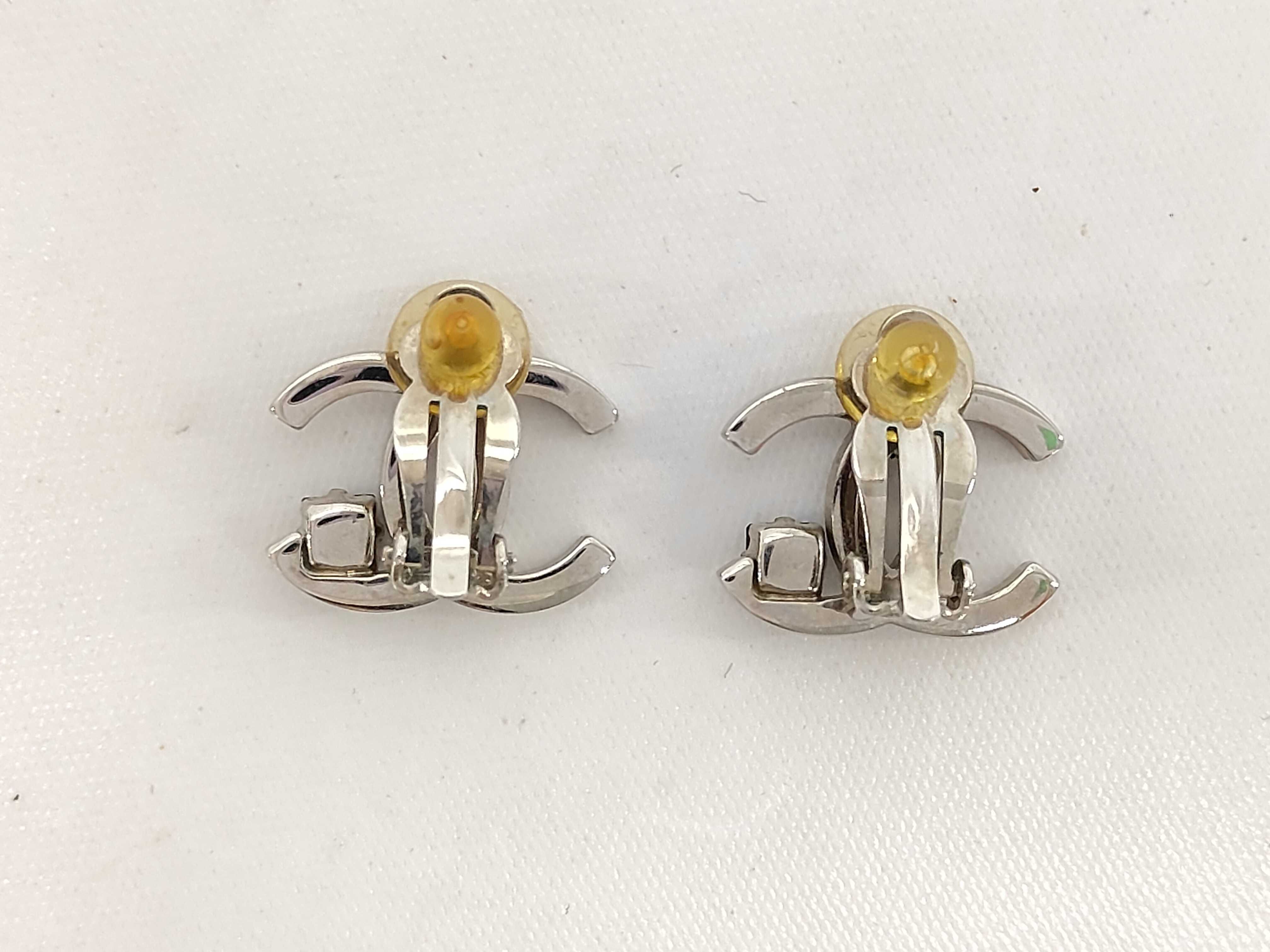 05P earrings — view 2