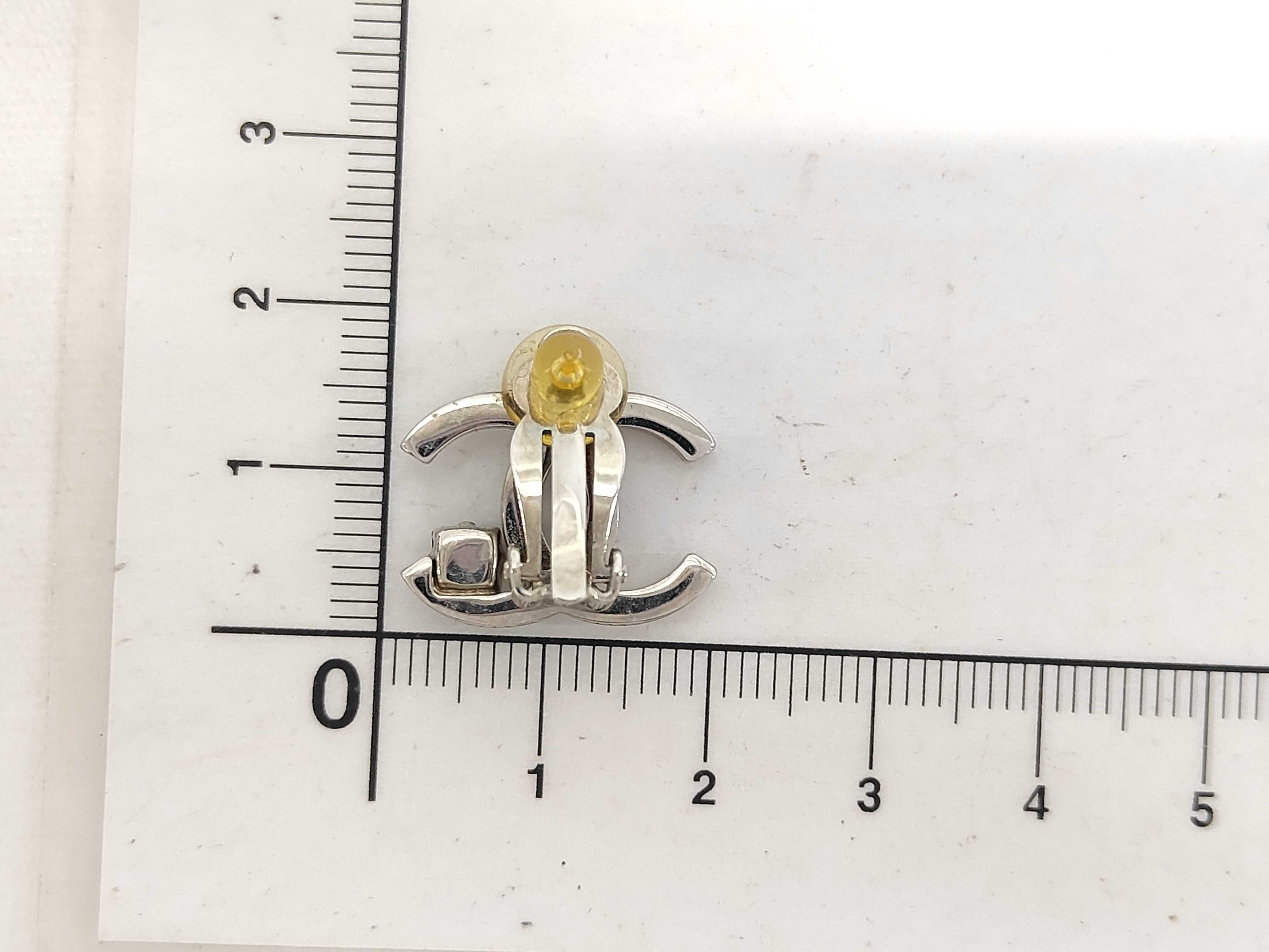 05P earrings — view 3
