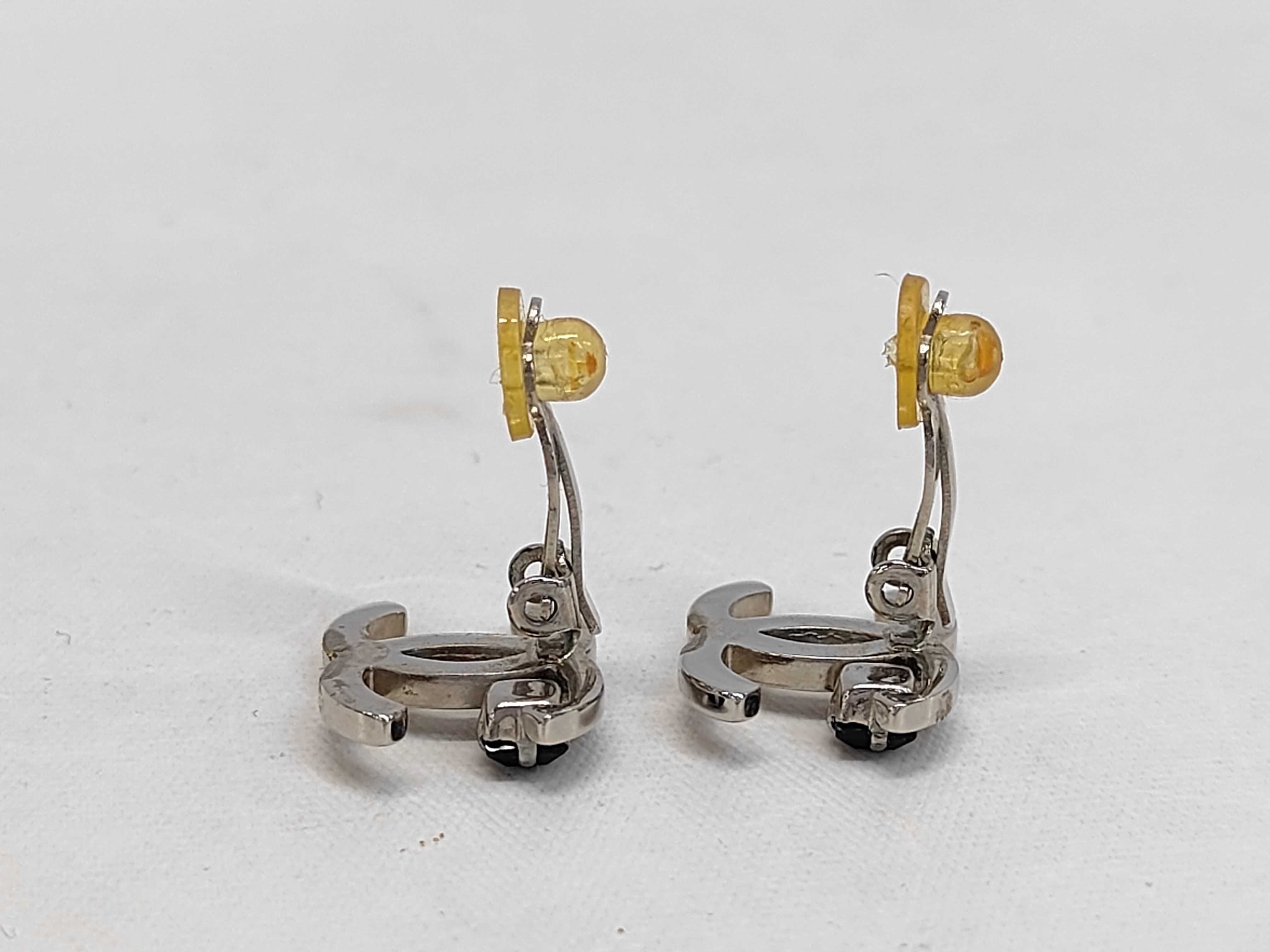 05P earrings — view 4