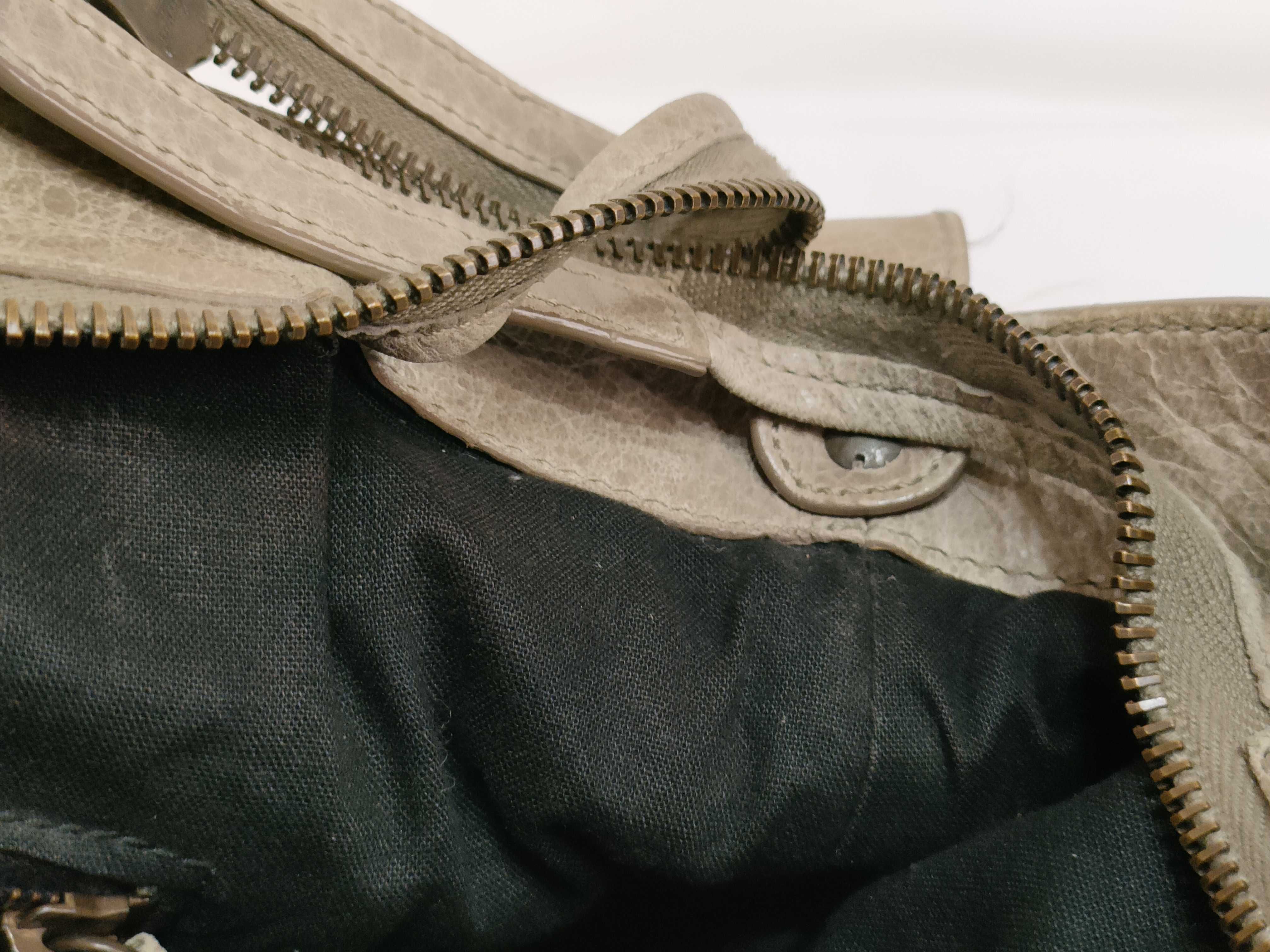 The Town Giant 2-Way Shoulder Bag — view 15