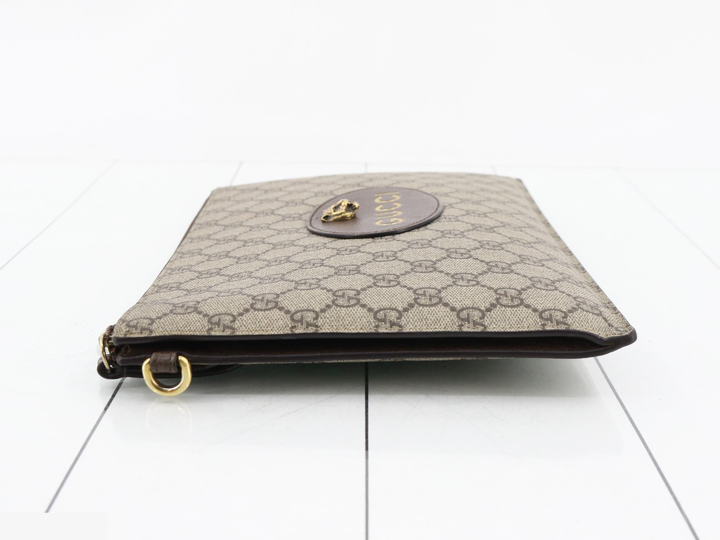 GG Supreme Tiger Head Clutch Bag — view 4