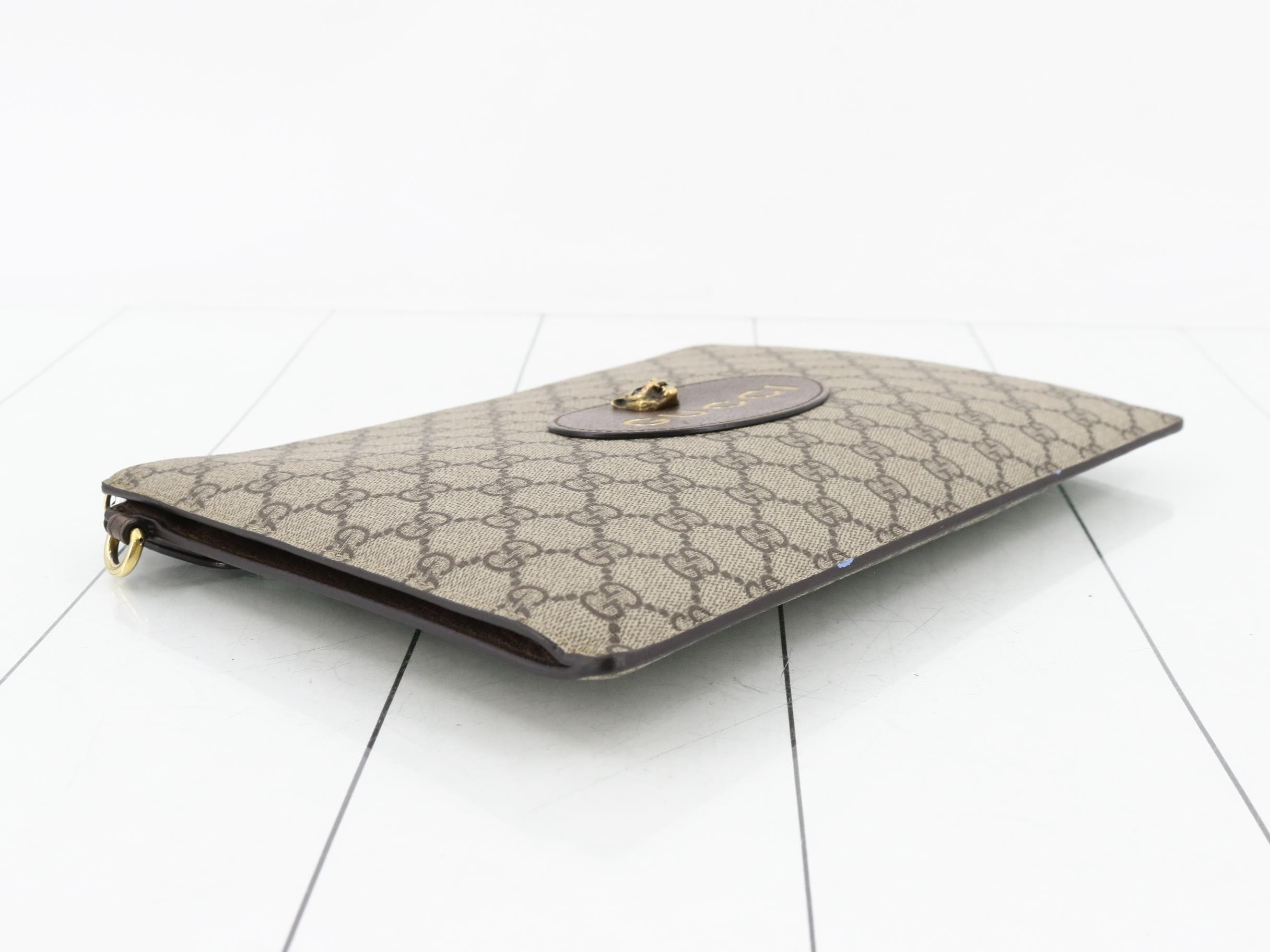 GG Supreme Tiger Head Clutch Bag — view 5