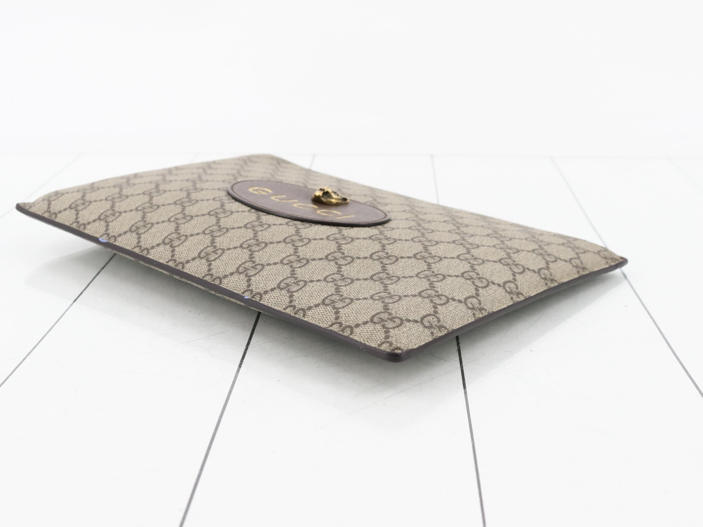 GG Supreme Tiger Head Clutch Bag — view 6