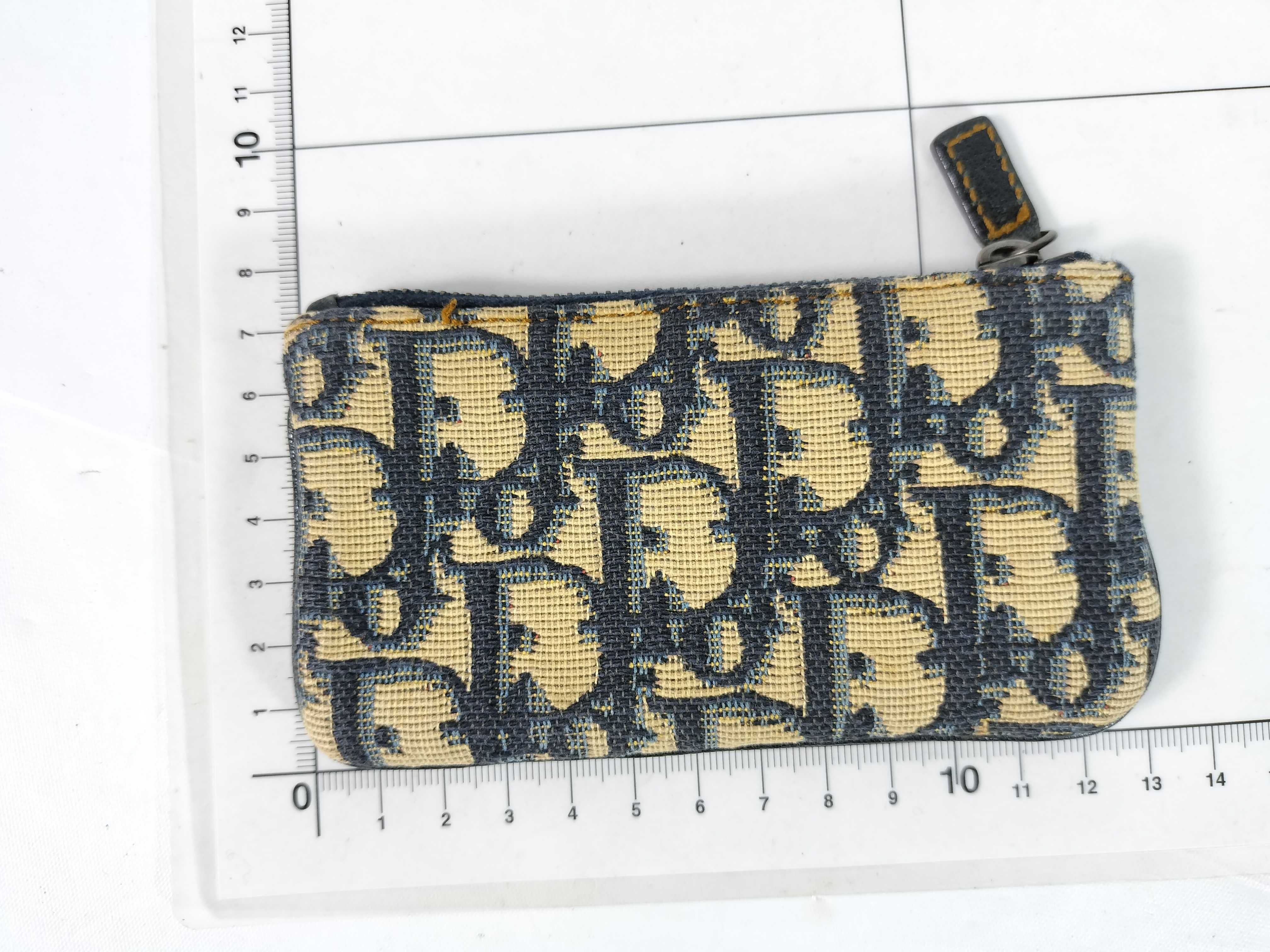 coin case — view 2