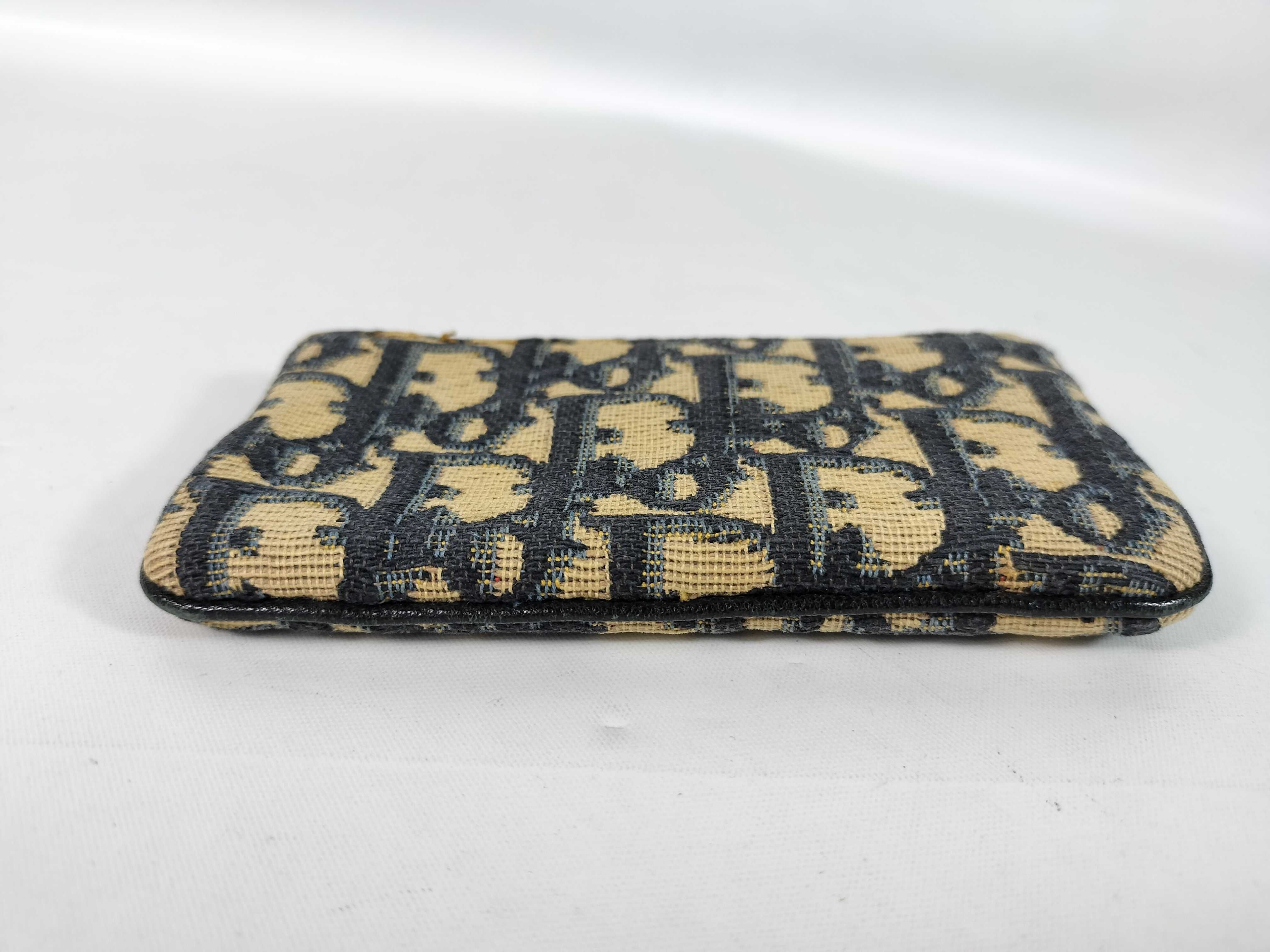 coin case — view 3