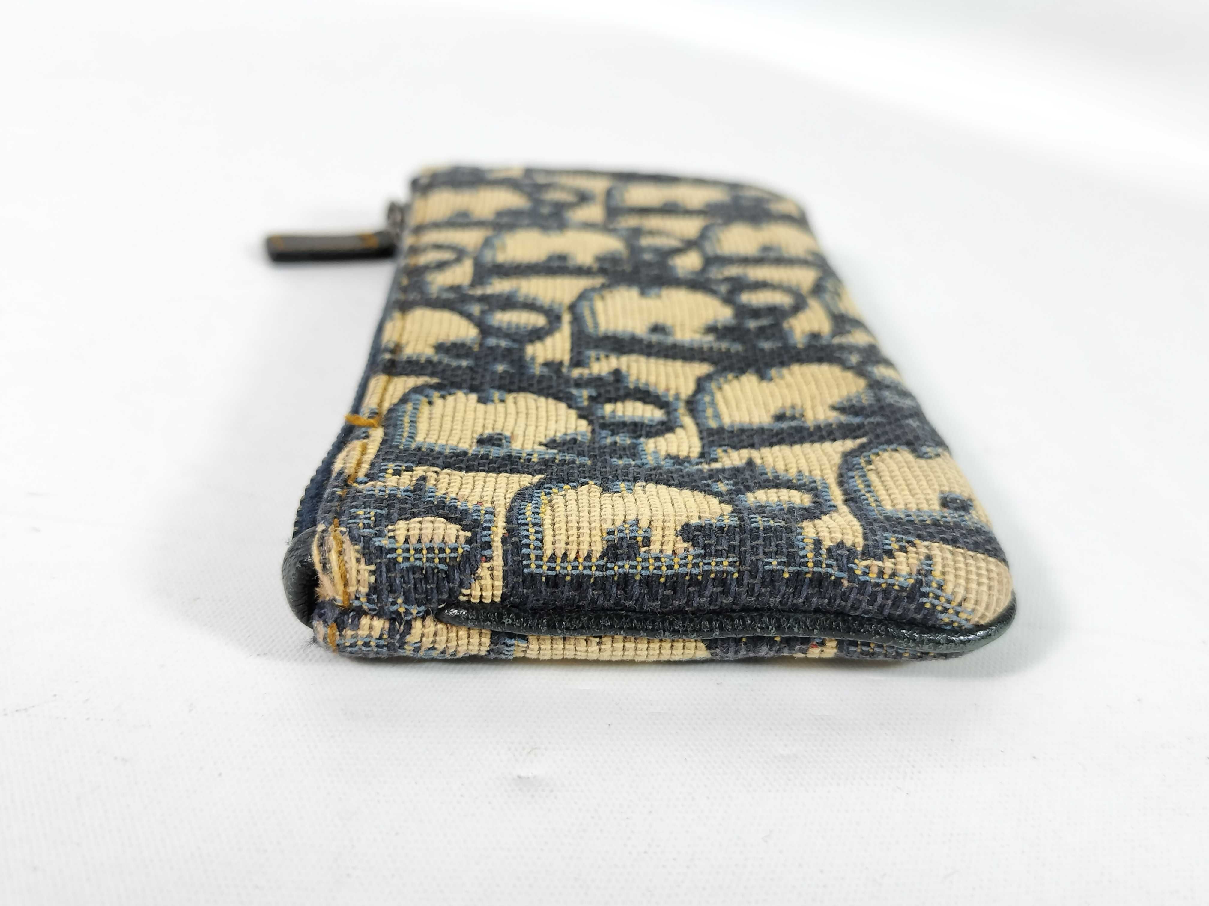 coin case — view 4