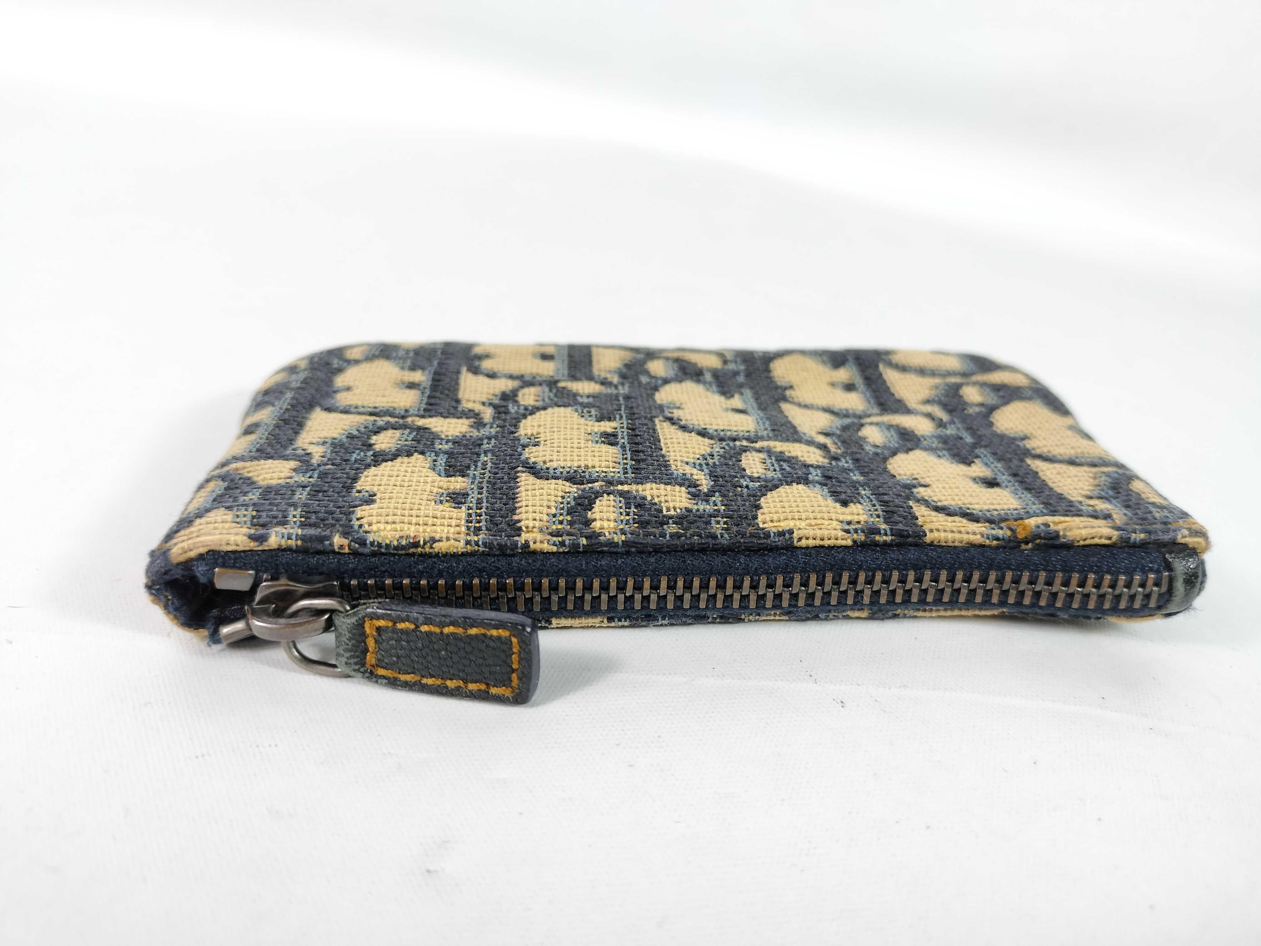 coin case — view 5
