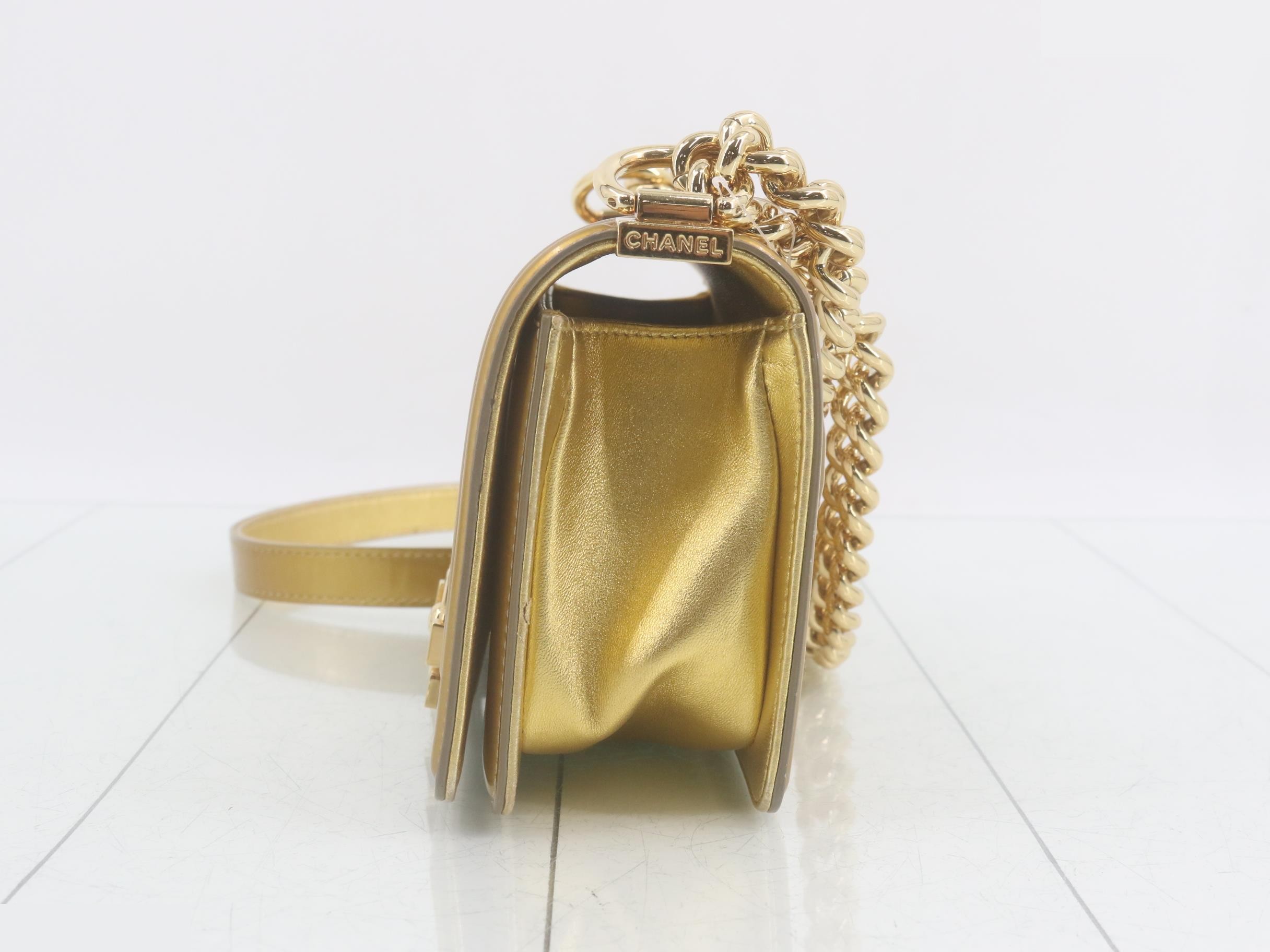 Boy Chanel 20 Small Patent Leather Gold — view 3