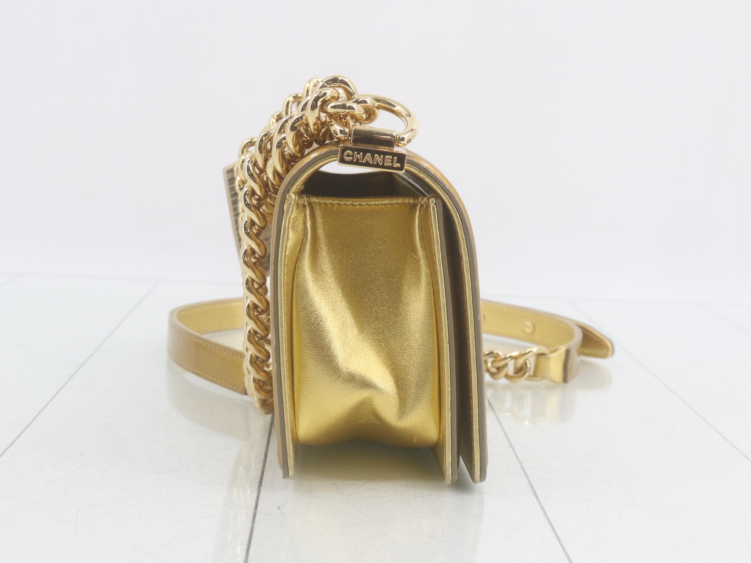 Boy Chanel 20 Small Patent Leather Gold — view 4