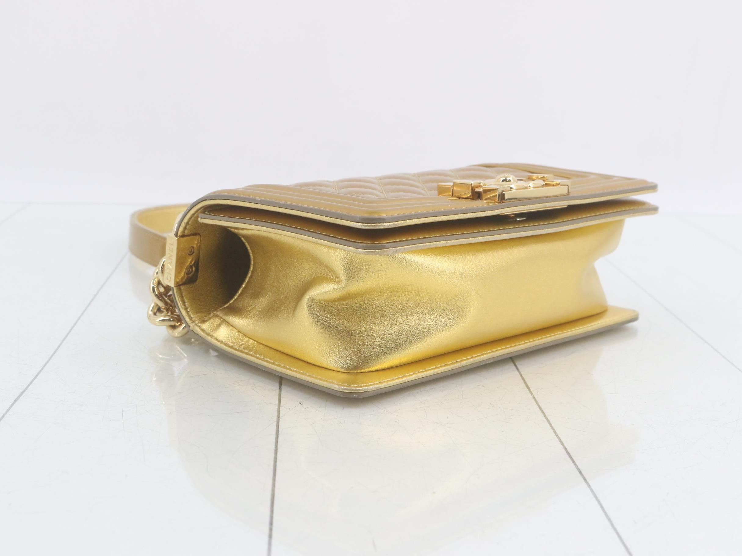 Boy Chanel 20 Small Patent Leather Gold — view 5