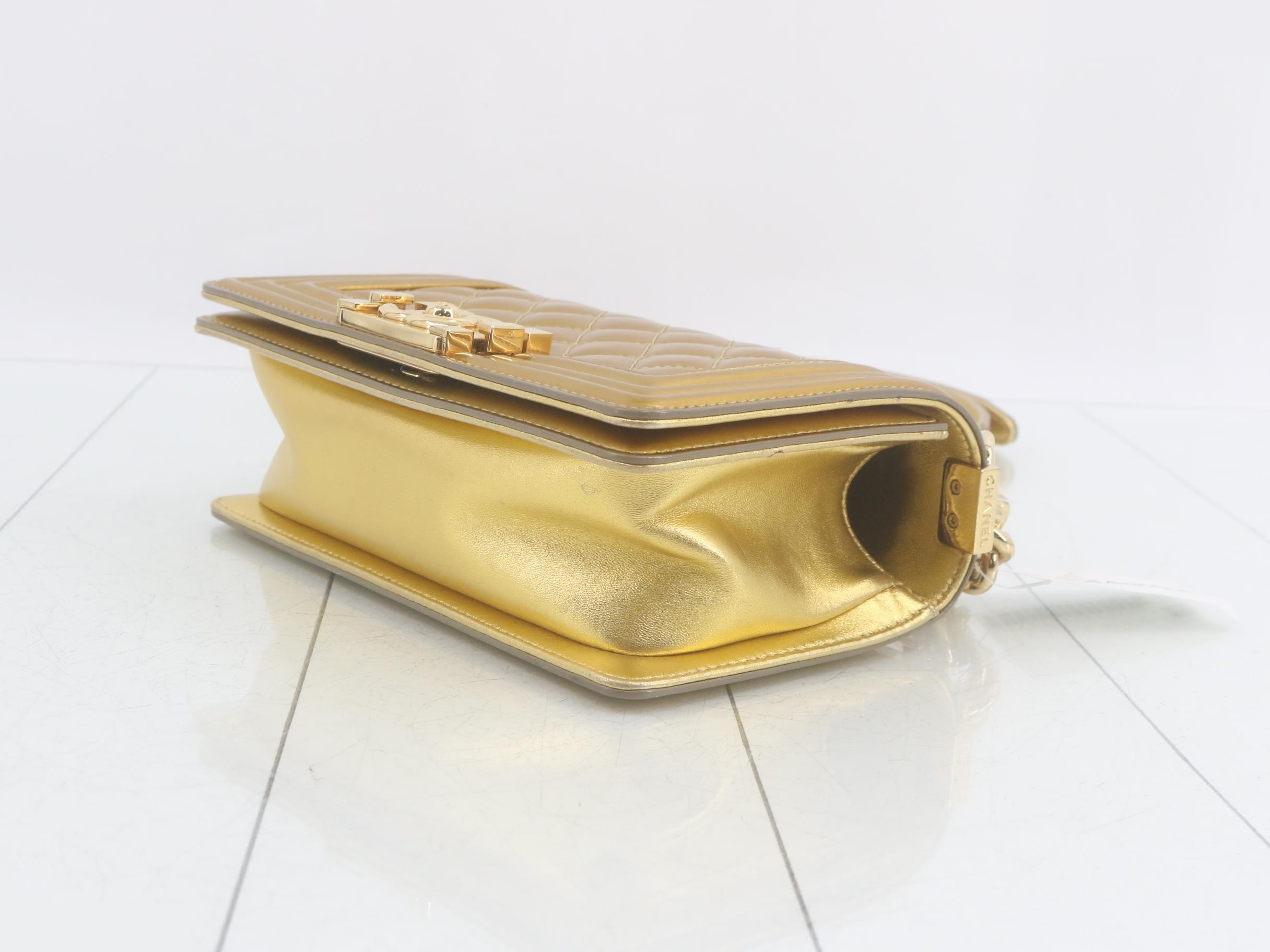 Boy Chanel 20 Small Patent Leather Gold — view 6