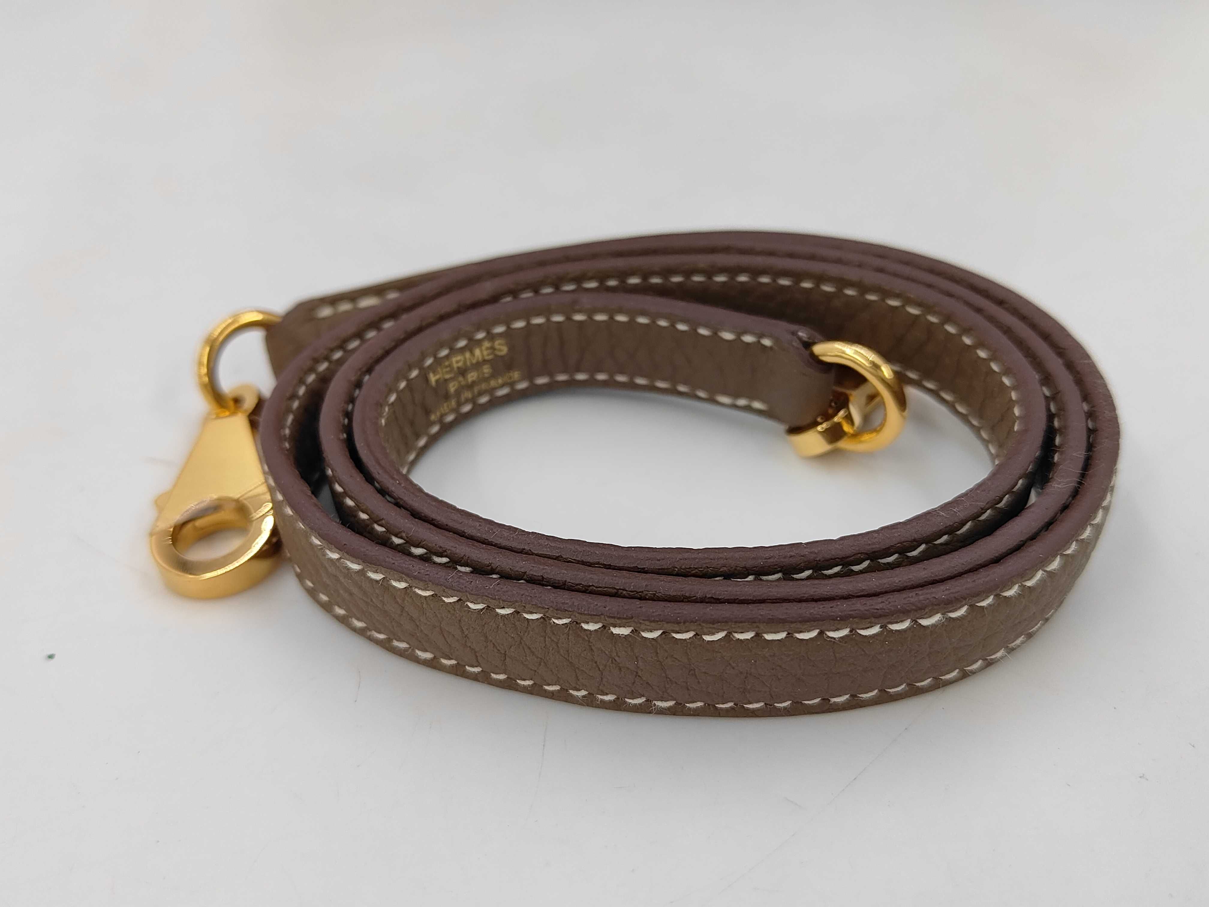 Bolide 31 2-way handbag, Taurillon Clemence leather, Etoupe color, gold hardware, tote bag — view 12