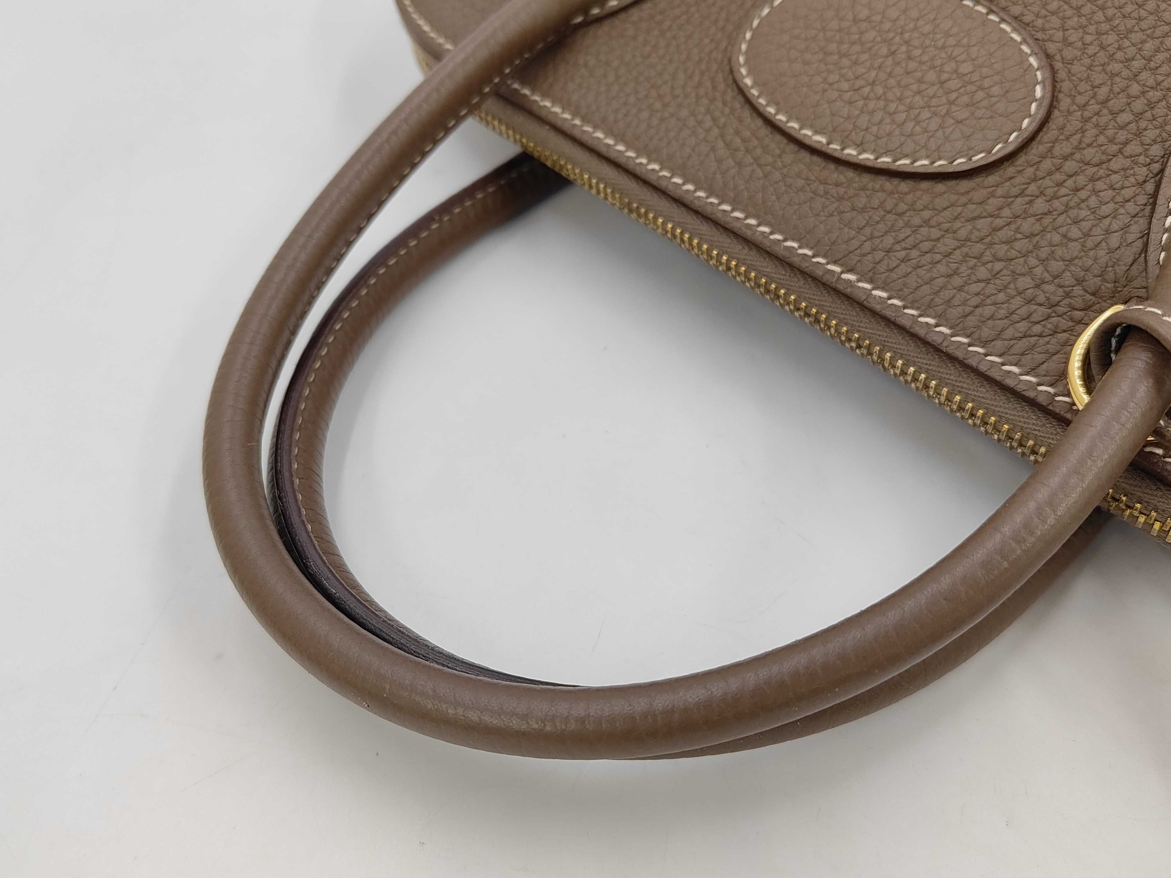 Bolide 31 2-way handbag, Taurillon Clemence leather, Etoupe color, gold hardware, tote bag — view 3