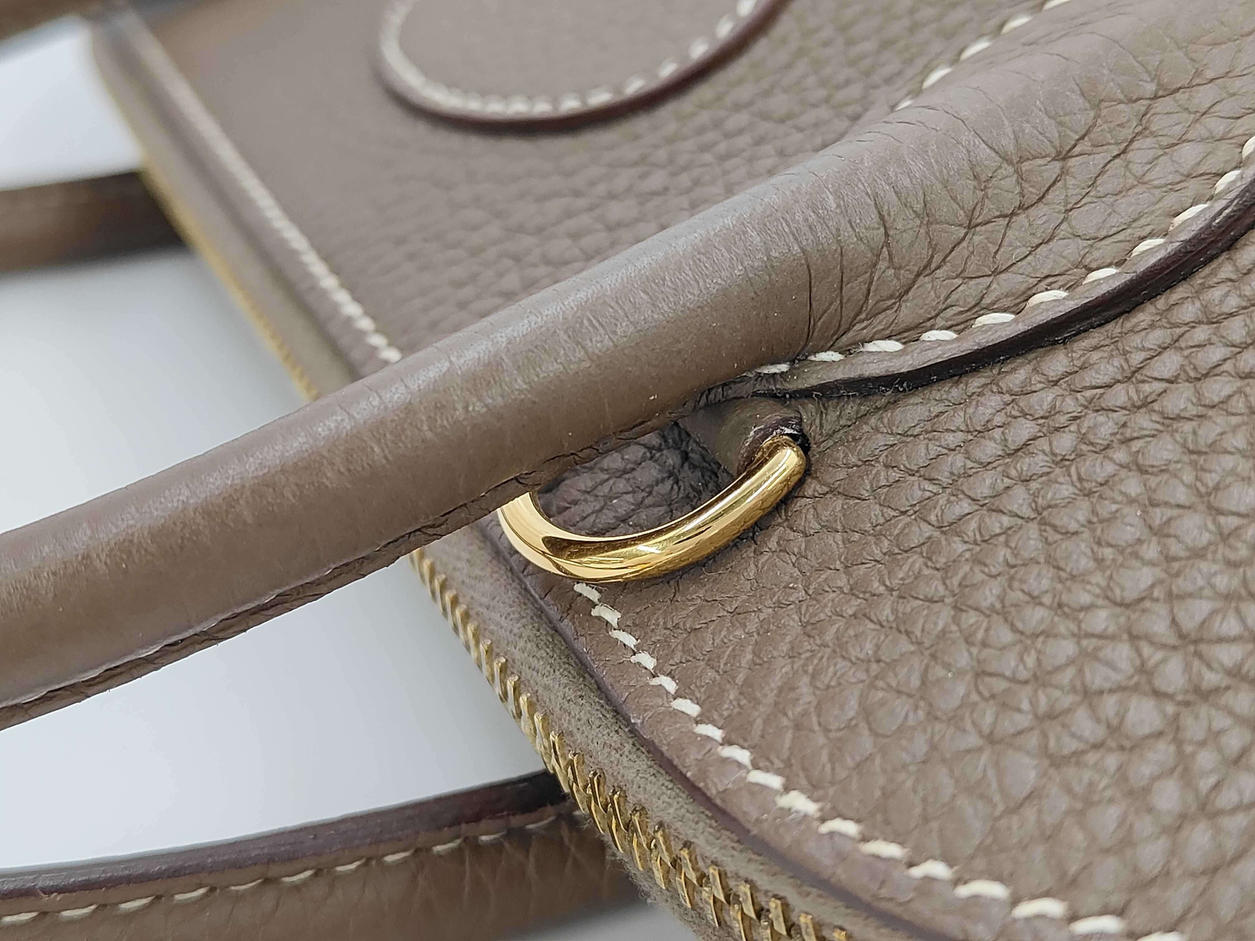 Bolide 31 2-way handbag, Taurillon Clemence leather, Etoupe color, gold hardware, tote bag — view 5