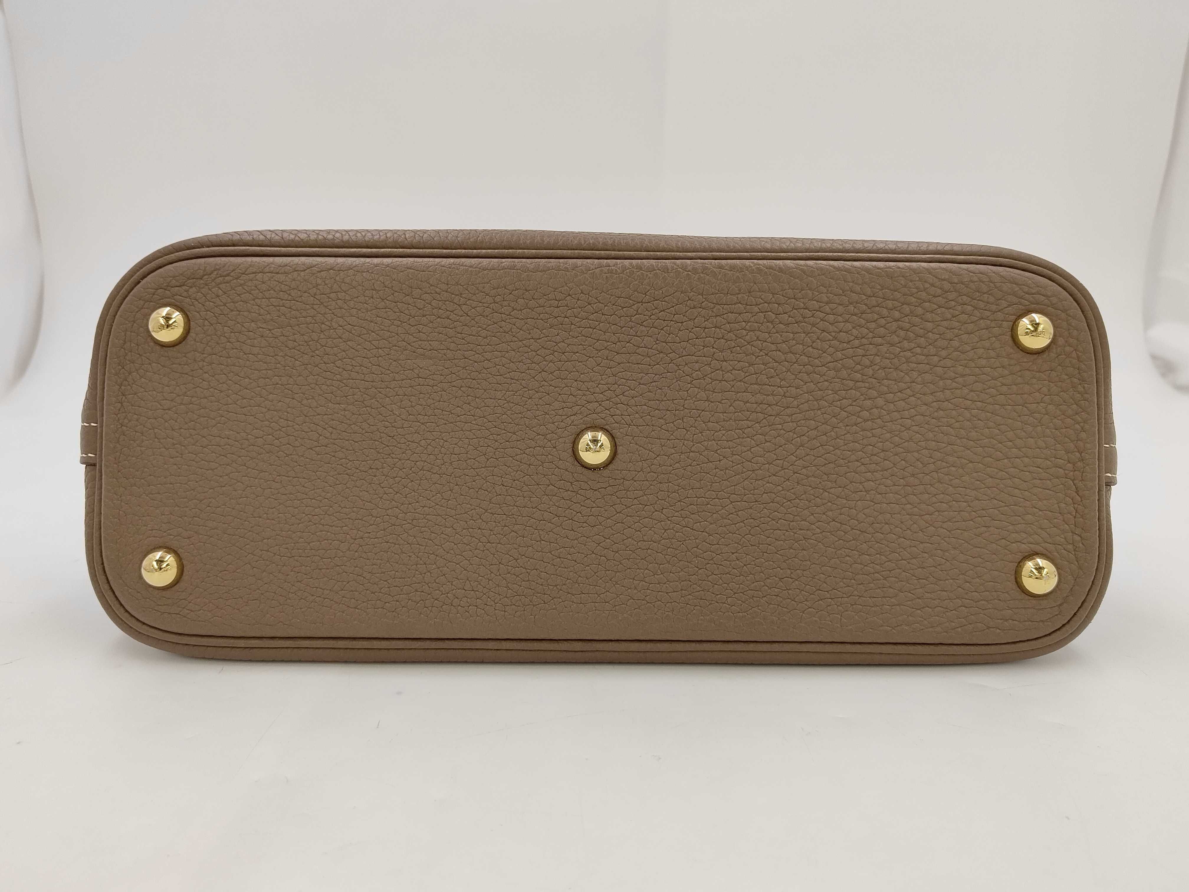Bolide 31 2-way handbag, Taurillon Clemence leather, Etoupe color, gold hardware, tote bag — view 7