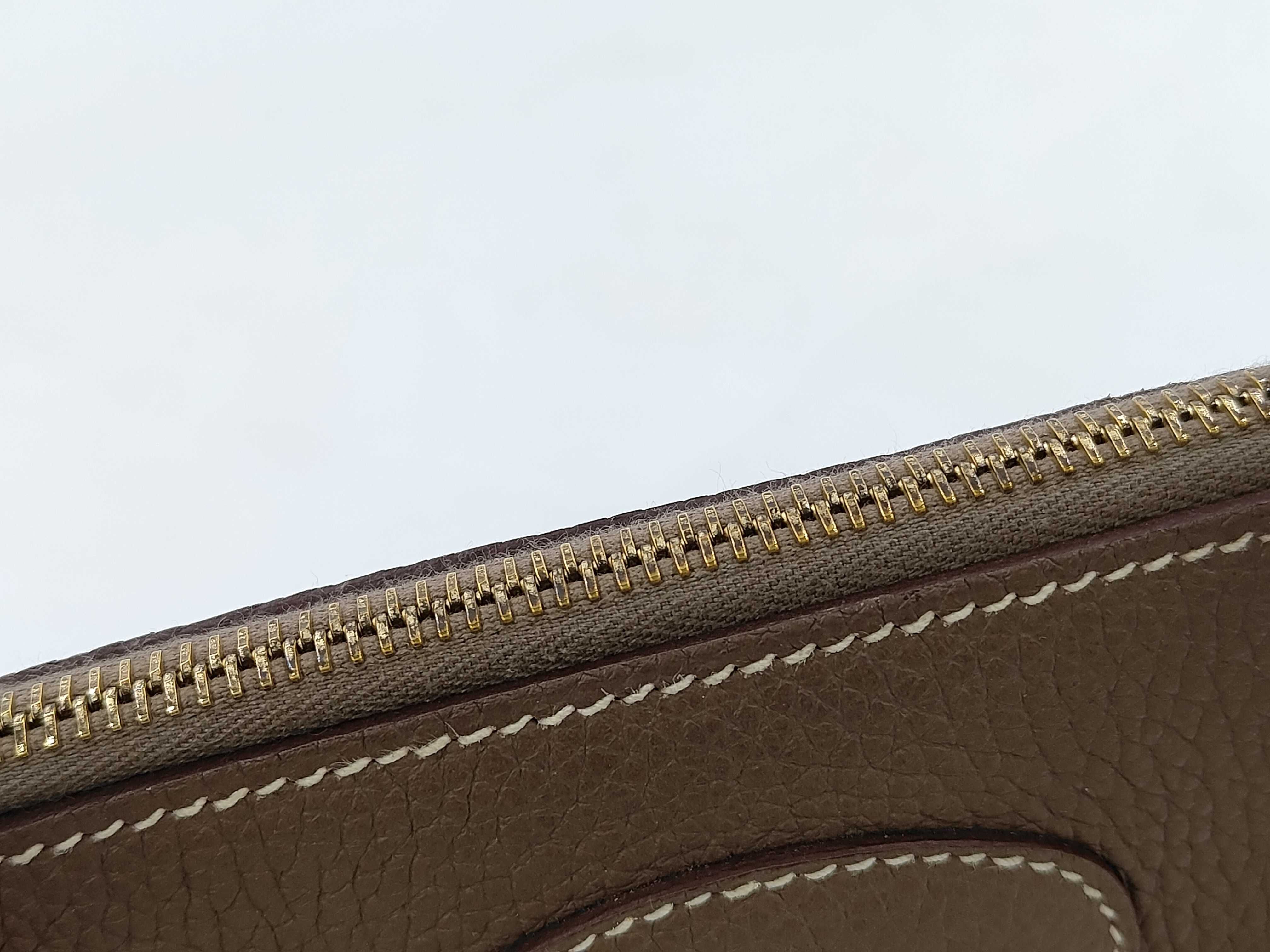 Bolide 31 2-way handbag, Taurillon Clemence leather, Etoupe color, gold hardware, tote bag — view 8