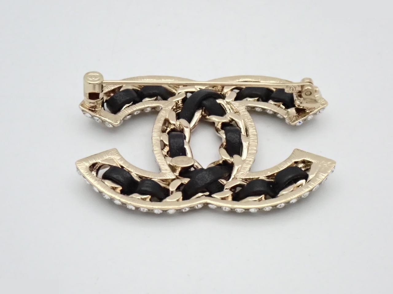 Coco Mark Matelassé Brooch B23P — view 2