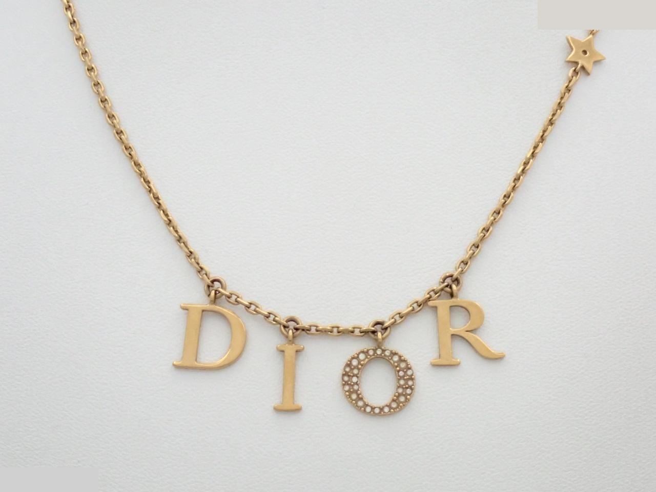Gold chain, approximately 44 cm