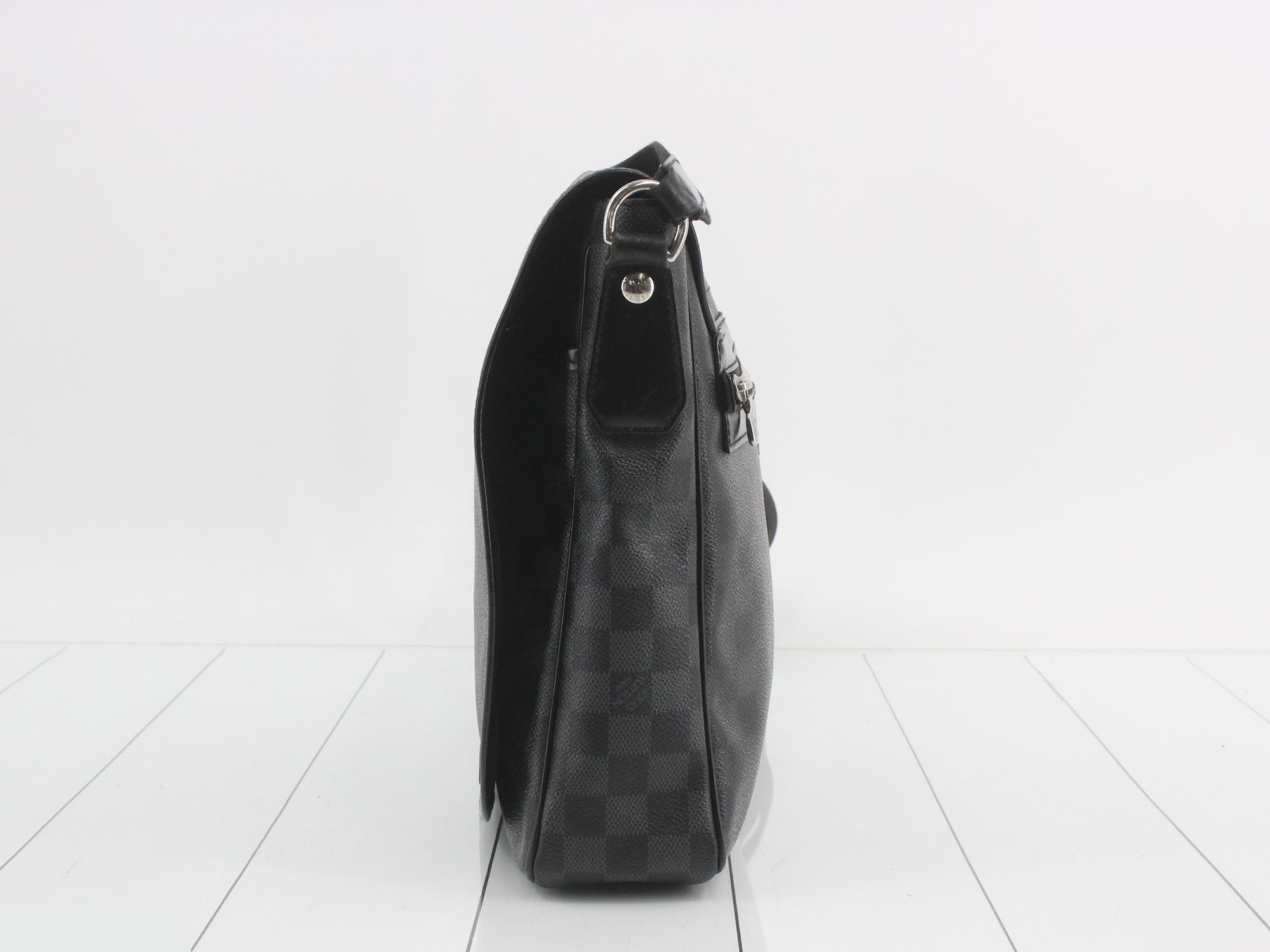 Damier Graphite Leather Shoulder Bag SF4160 — view 3