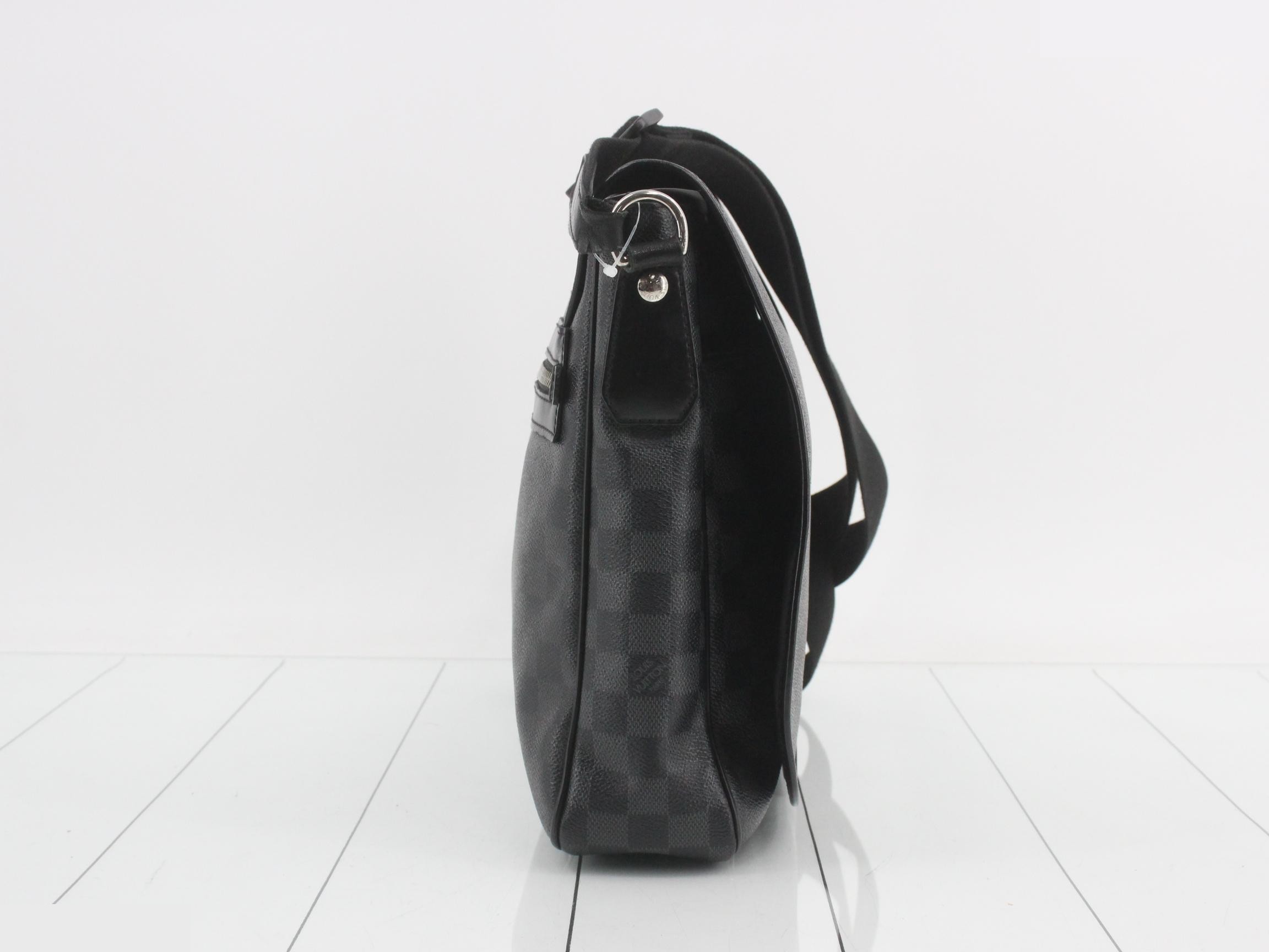 Damier Graphite Leather Shoulder Bag SF4160 — view 4