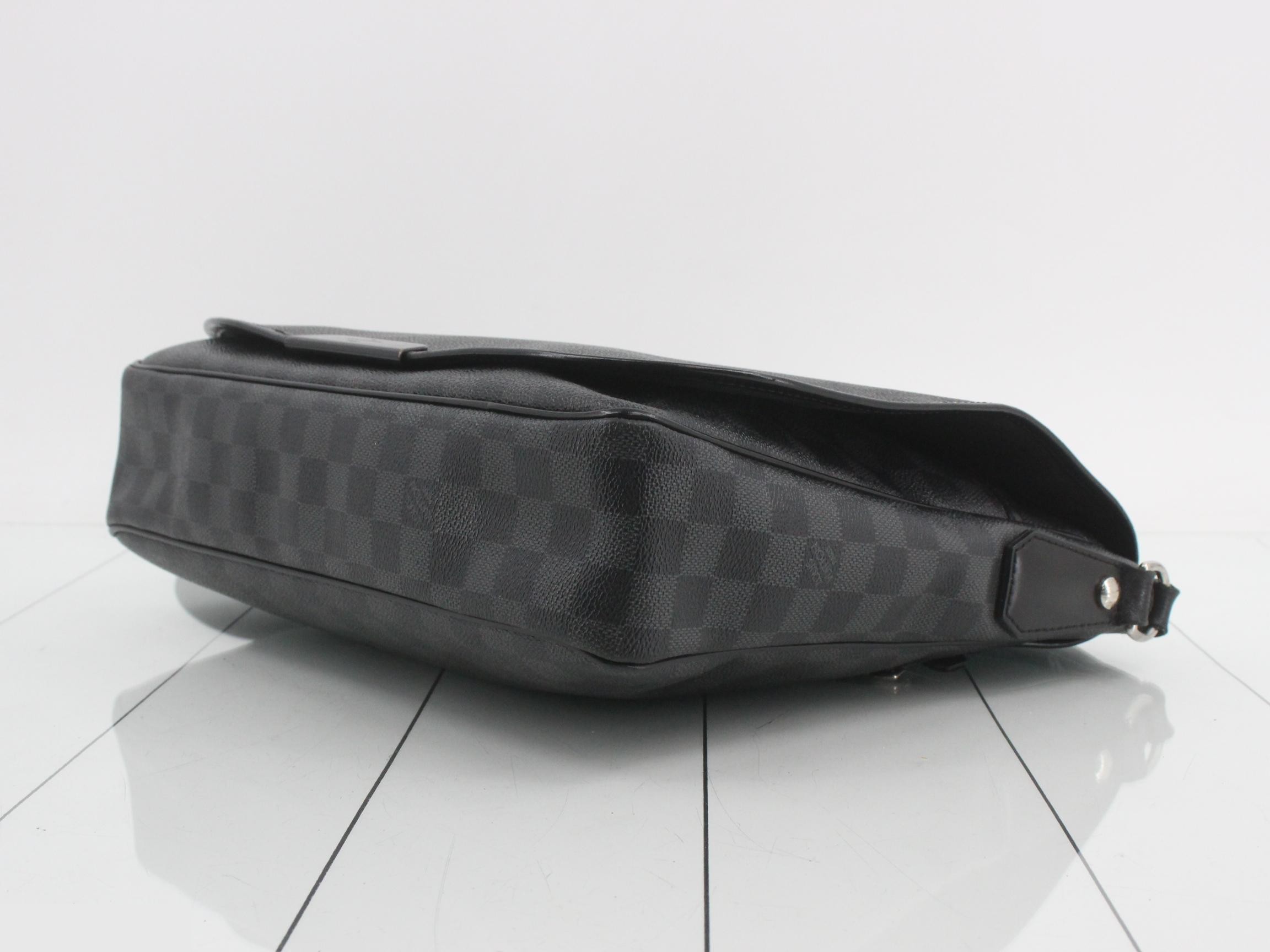Damier Graphite Leather Shoulder Bag SF4160 — view 6