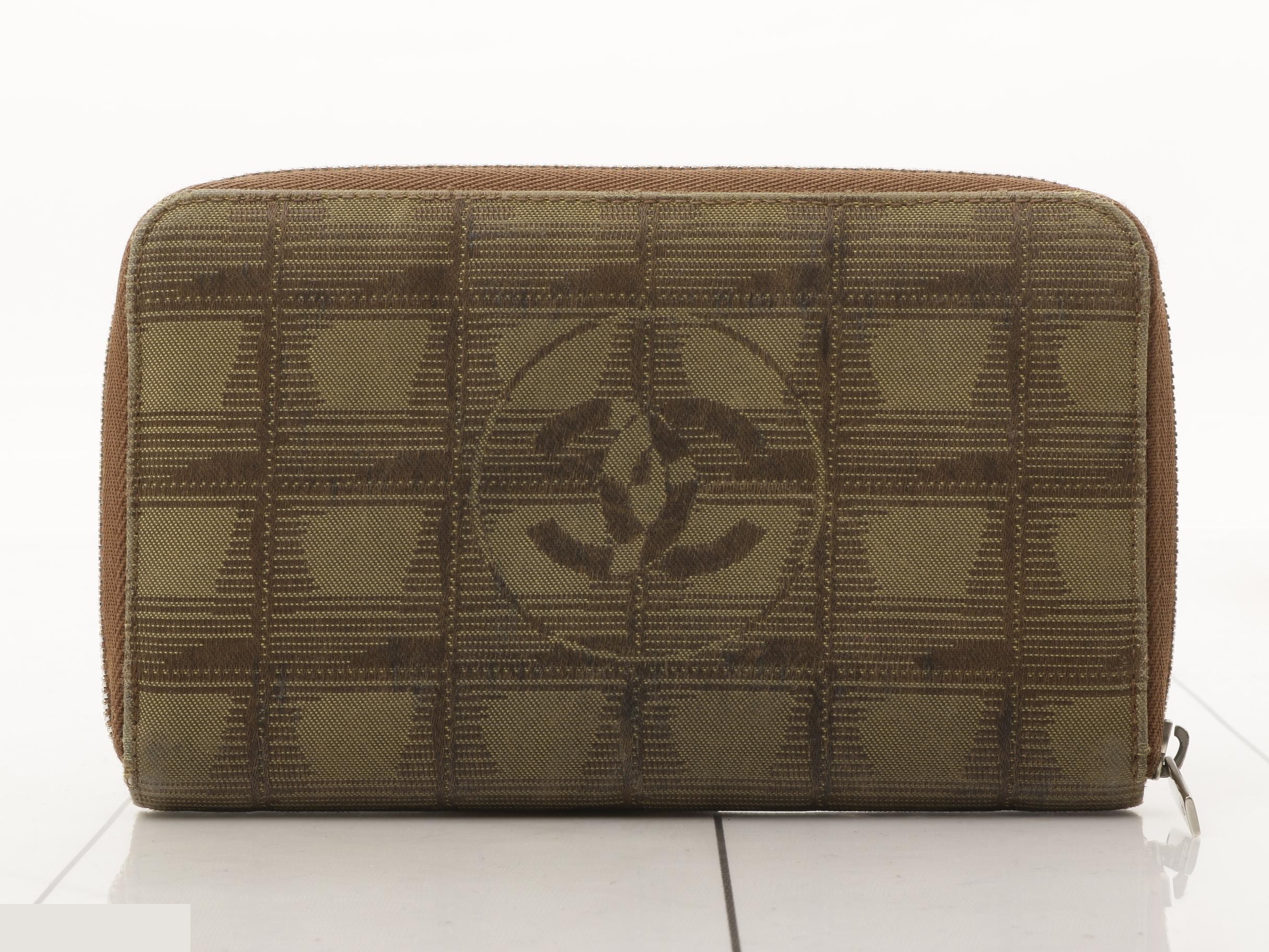New Travel Line Wallet, Round Zipper, Khaki — view 2
