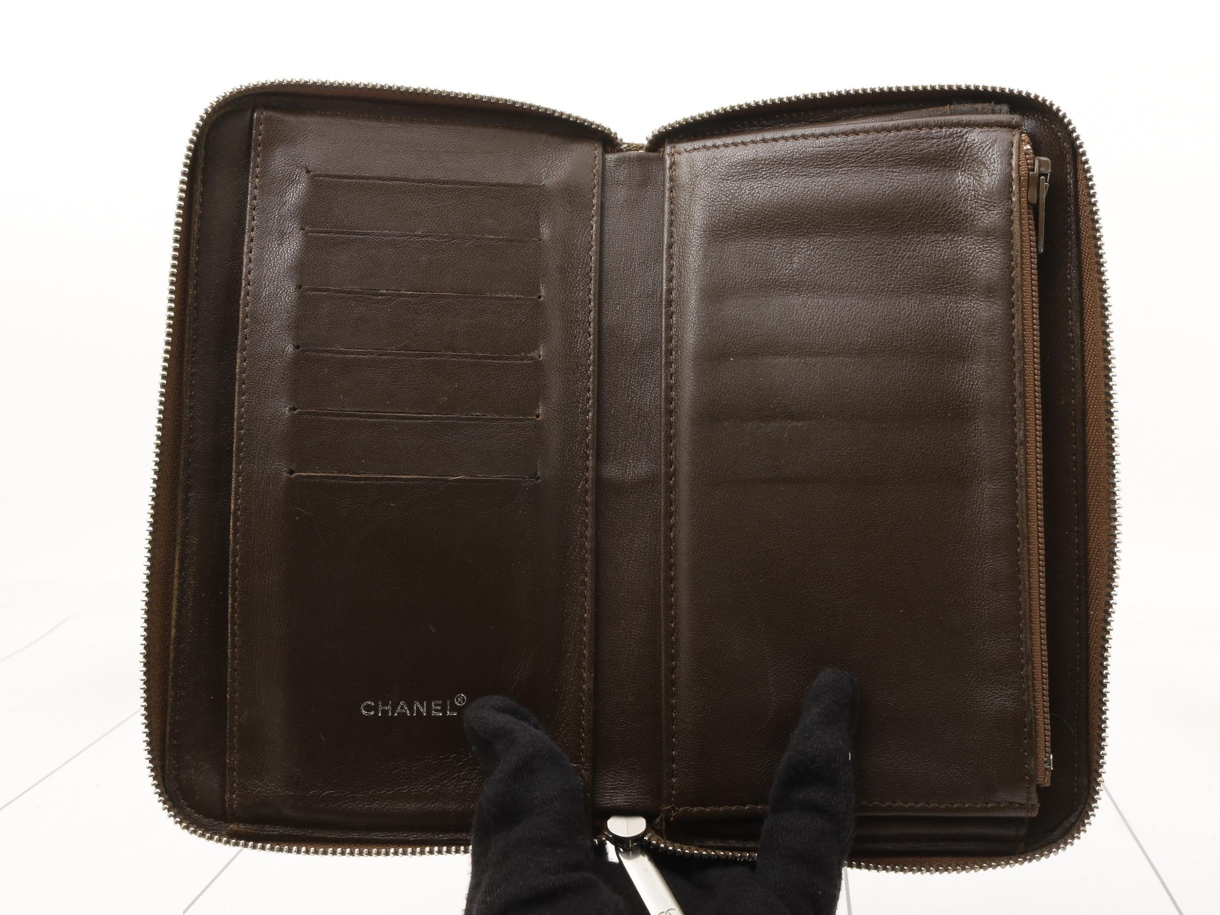 New Travel Line Wallet, Round Zipper, Khaki — view 4