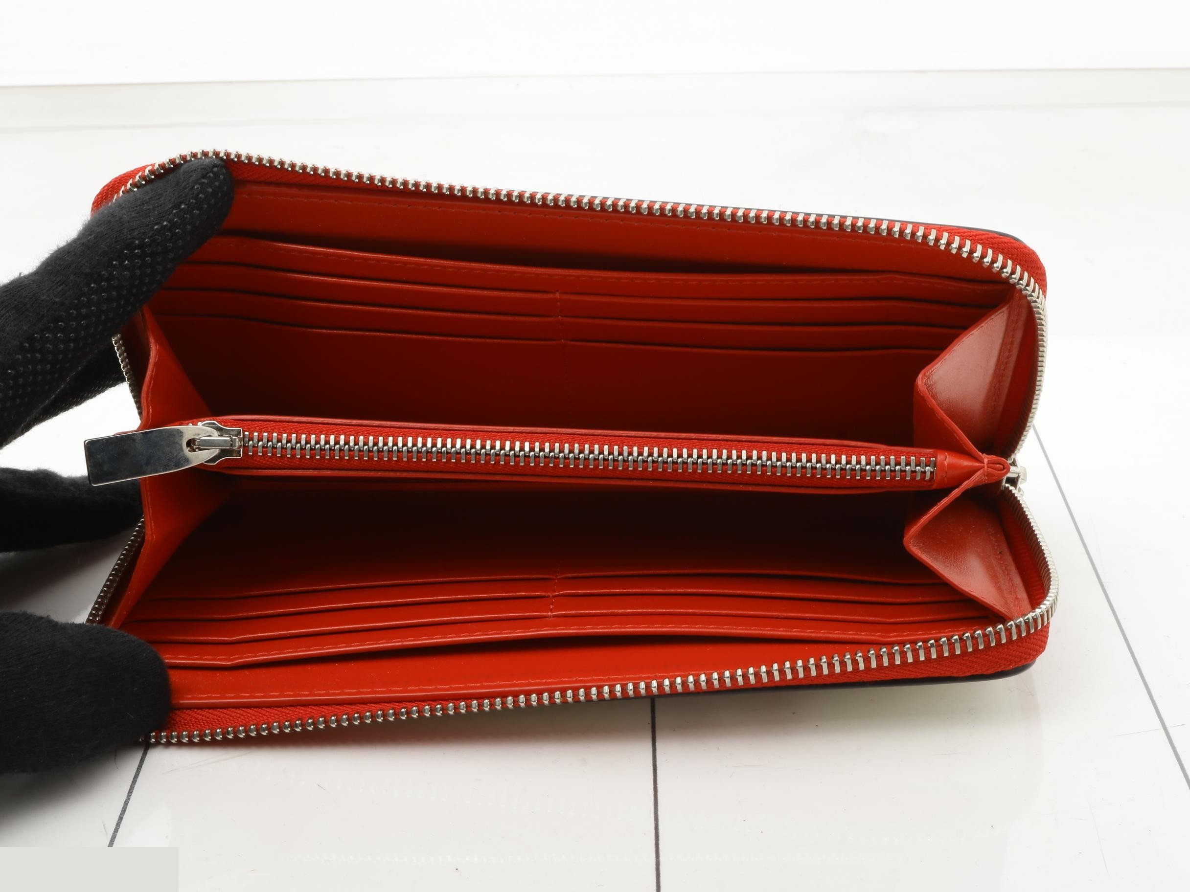 Other lines: Bags and Wallets — view 4