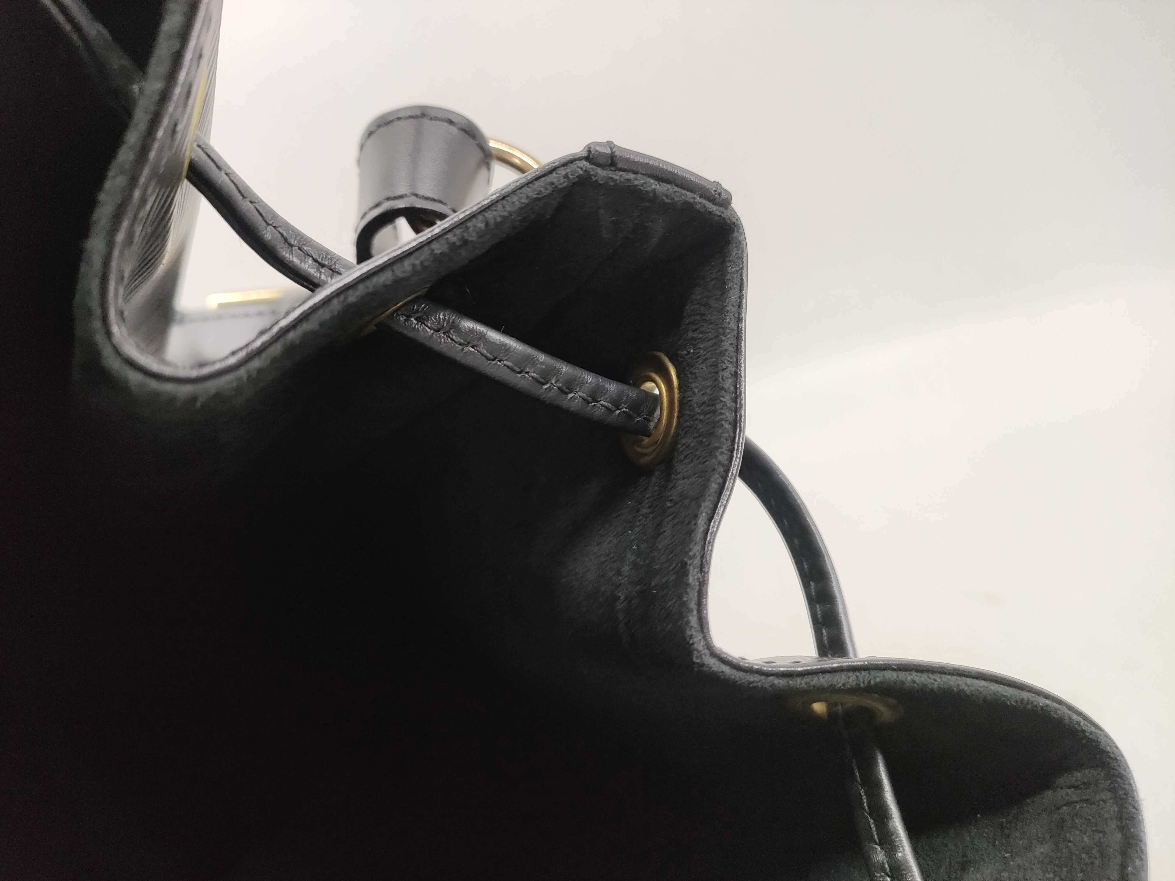 Epi Petit Noé Black Shoulder Bag — view 11
