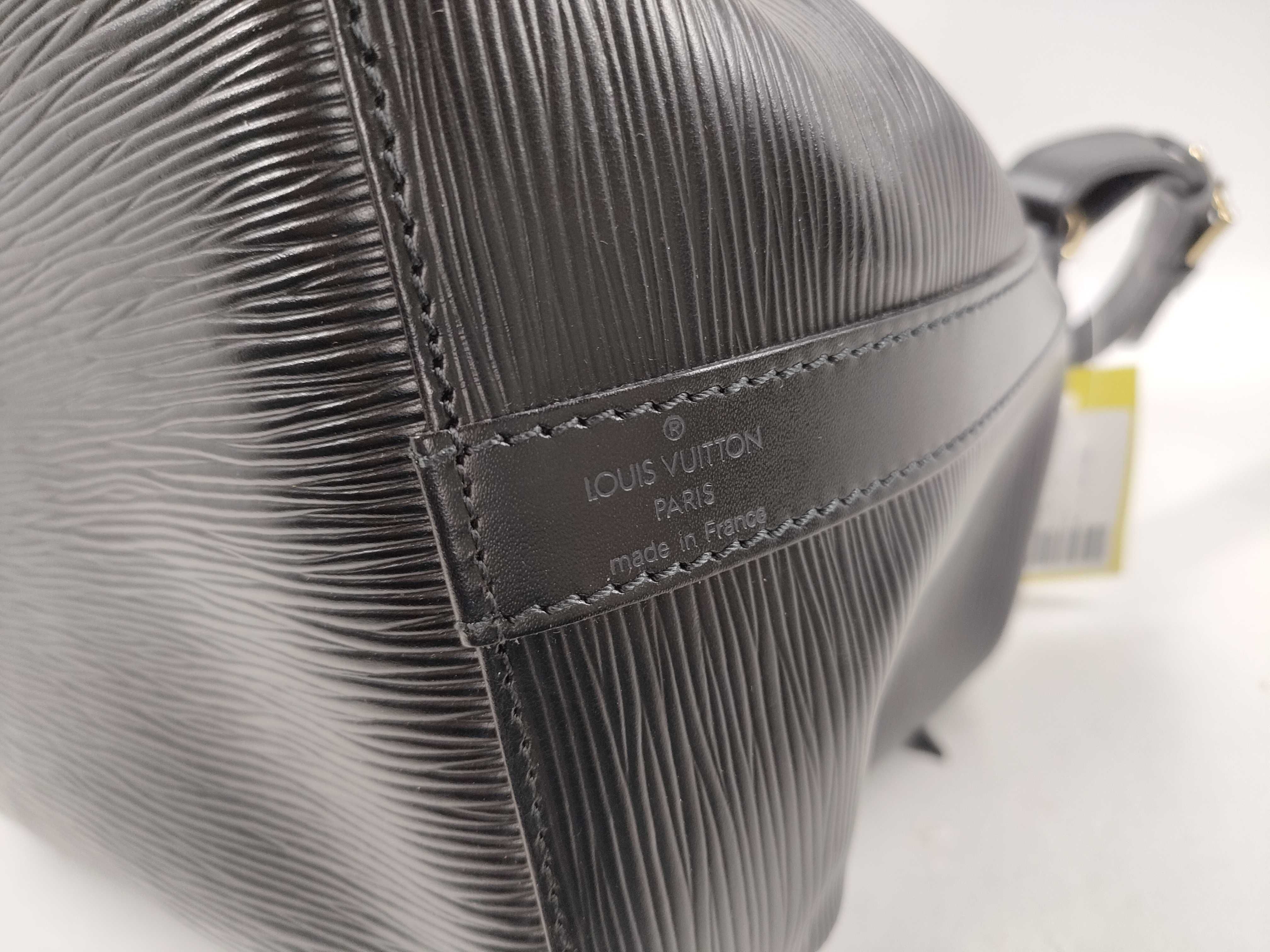 Epi Petit Noé Black Shoulder Bag — view 5
