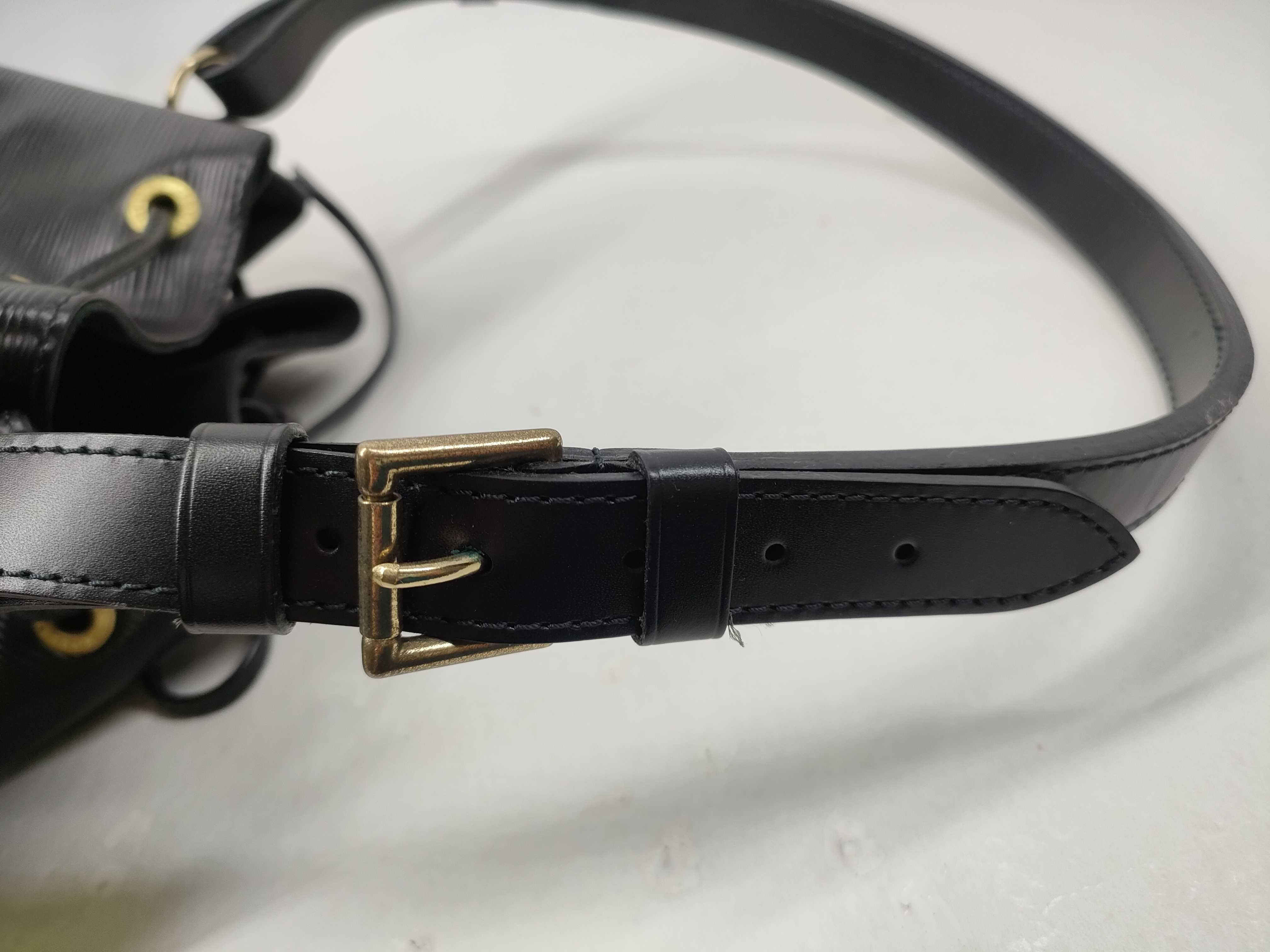 Epi Petit Noé Black Shoulder Bag — view 7