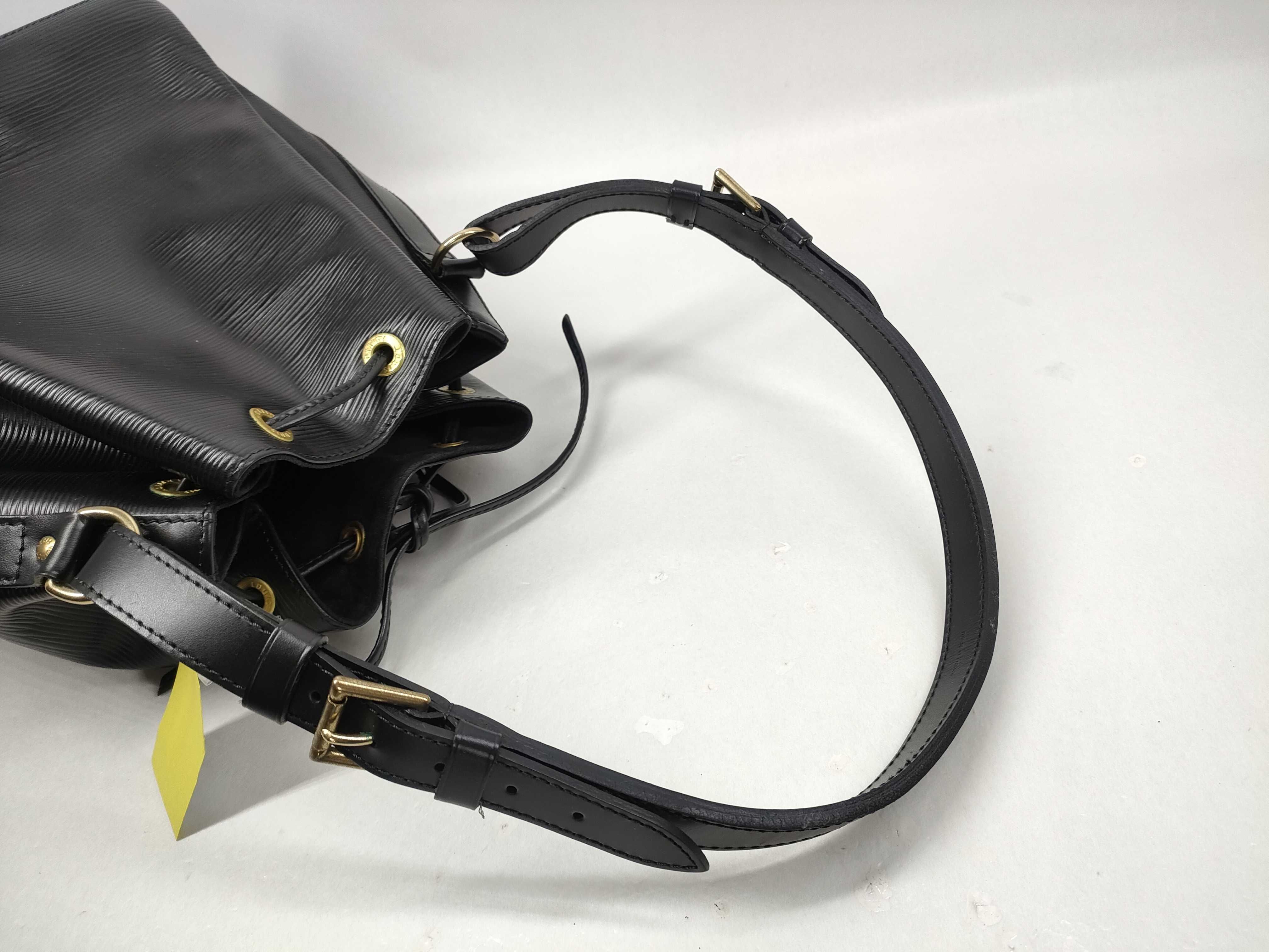 Epi Petit Noé Black Shoulder Bag — view 8