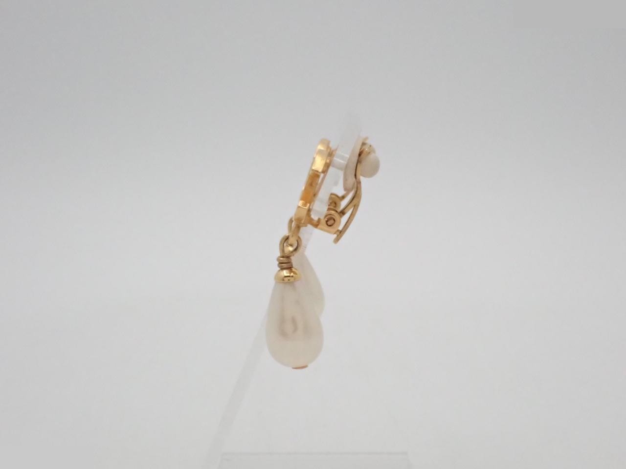 Gold earrings — view 3